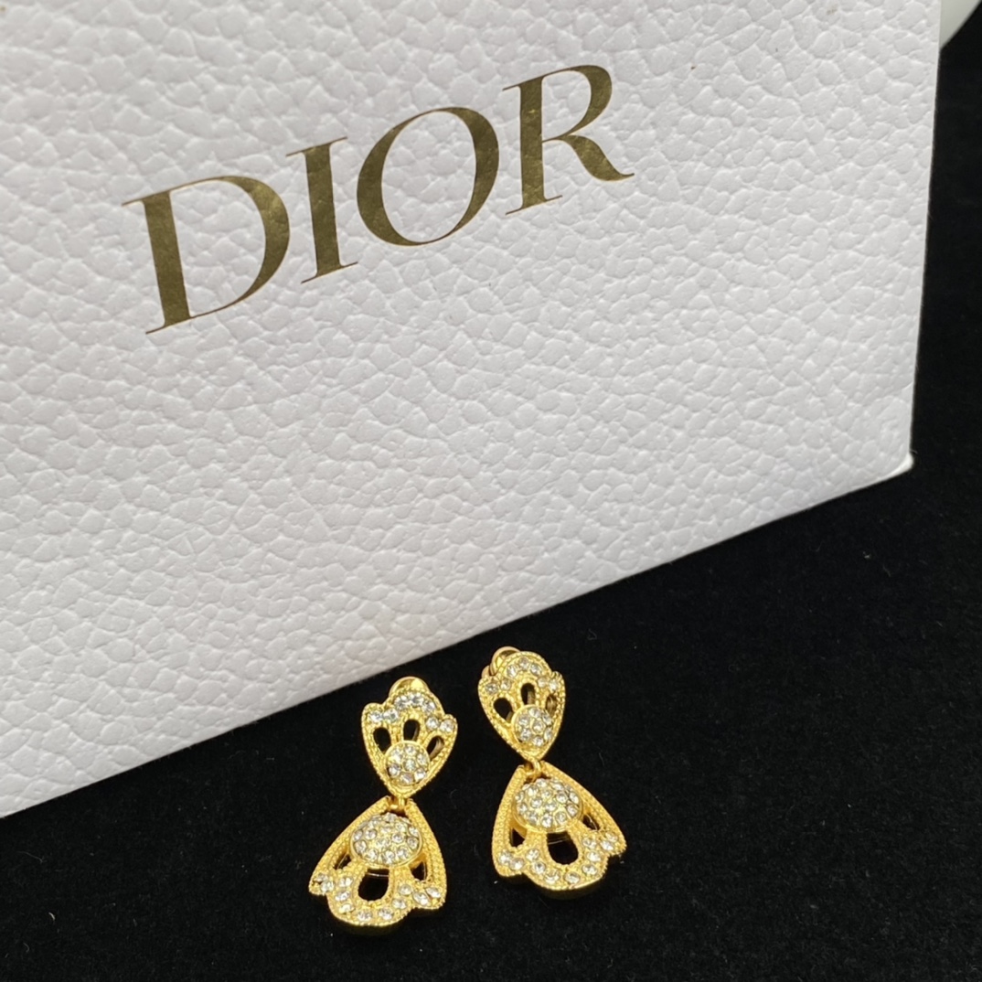D designClassic Crown Earrings