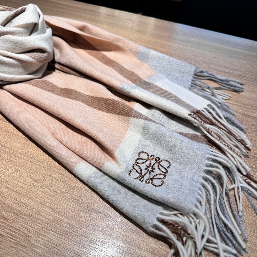 L Design 2024 Paris Fashion Show Double Face Cashmere Shawl