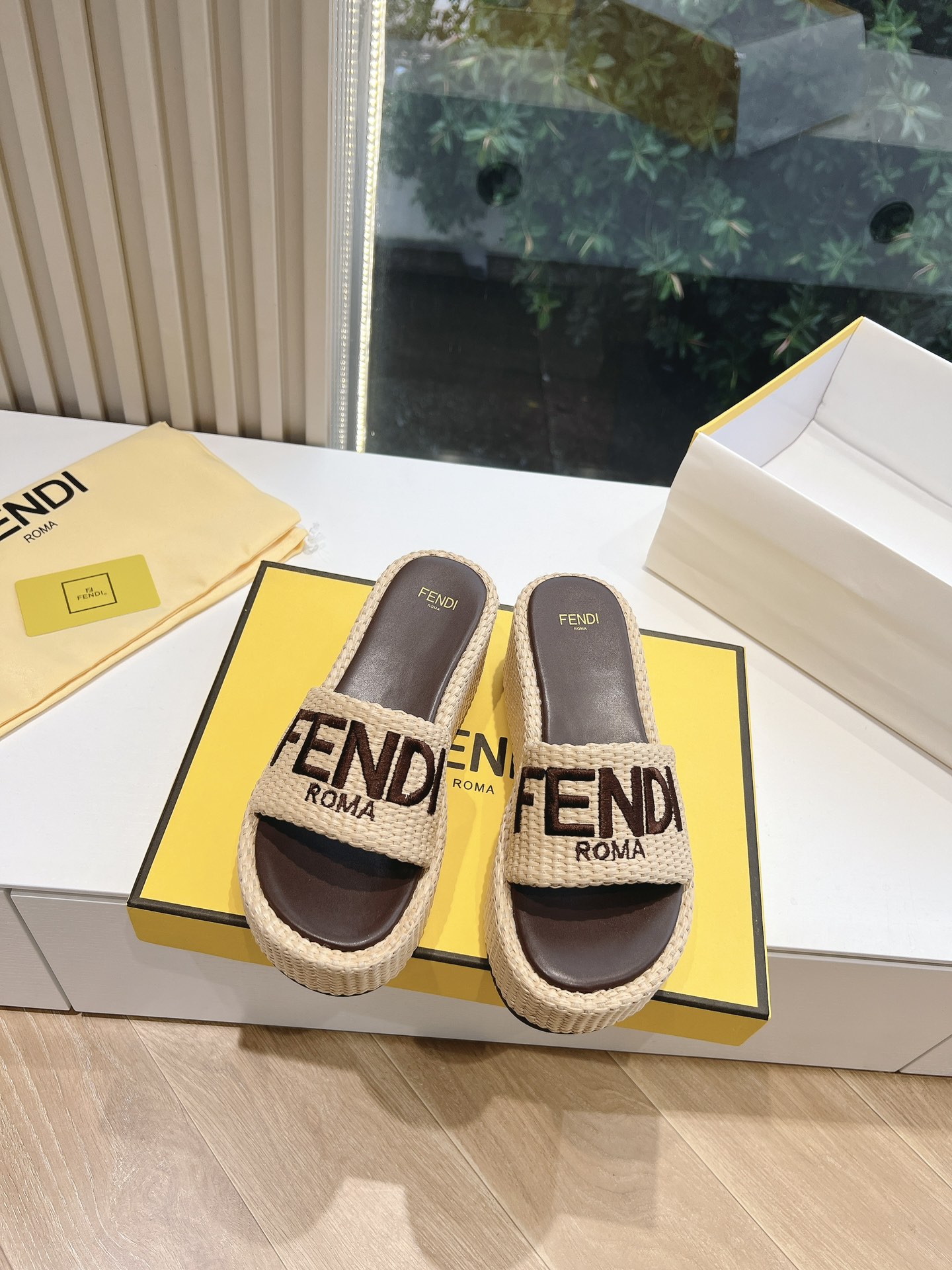 F design 's new season woven slippers