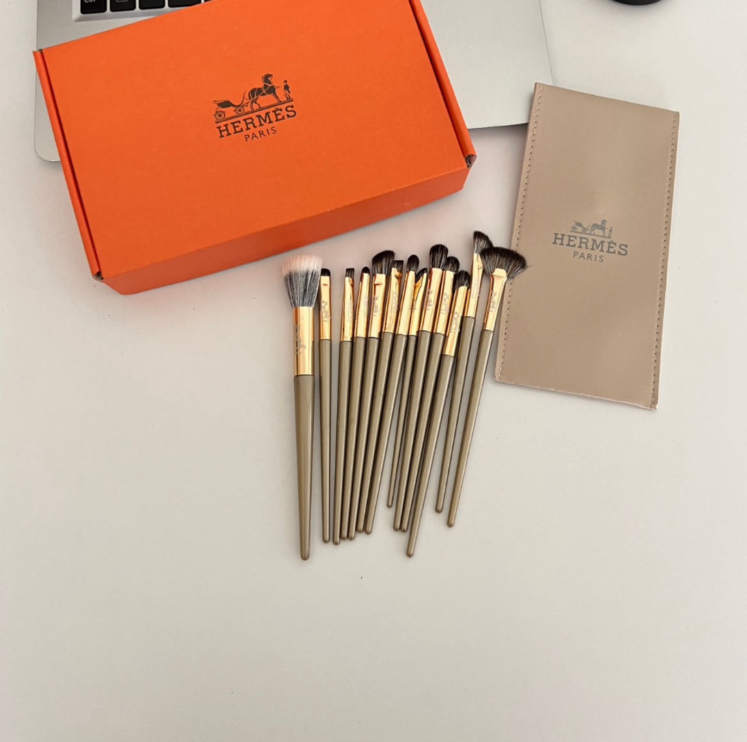 Hermes Makeup Brushes Daily Necessities