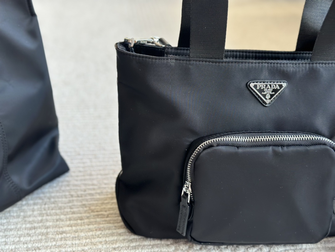 P design classic shopping bag