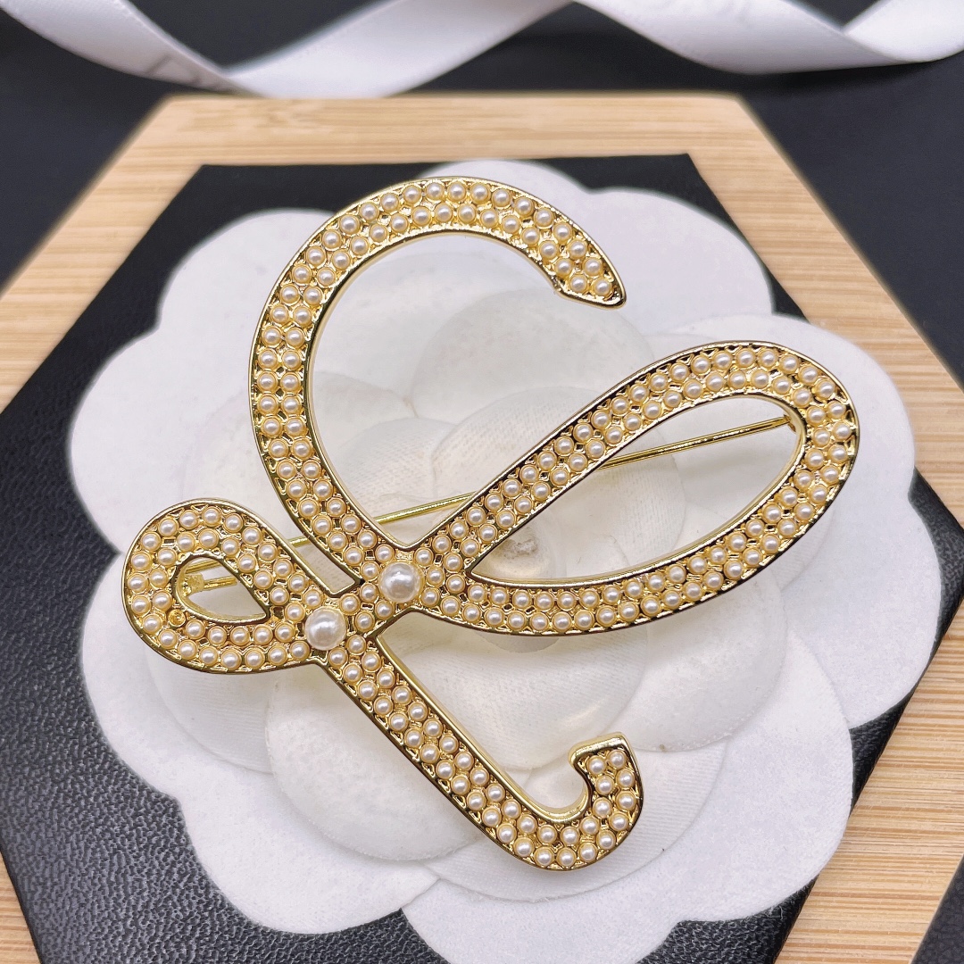 L design  Fashion Pearl Brooch