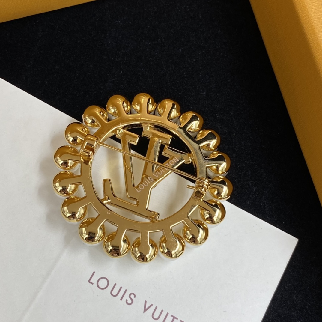 L design fashion sunflower brooch