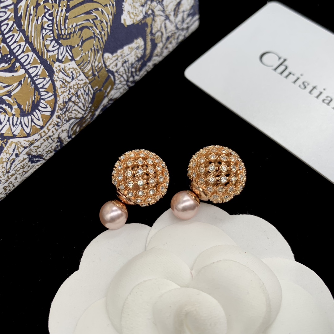 D designelegant earrings