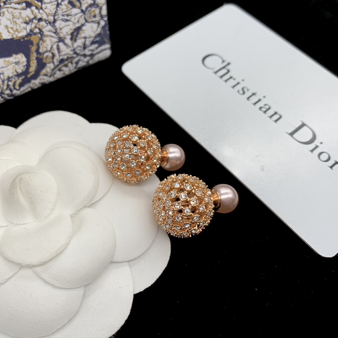 D designelegant earrings