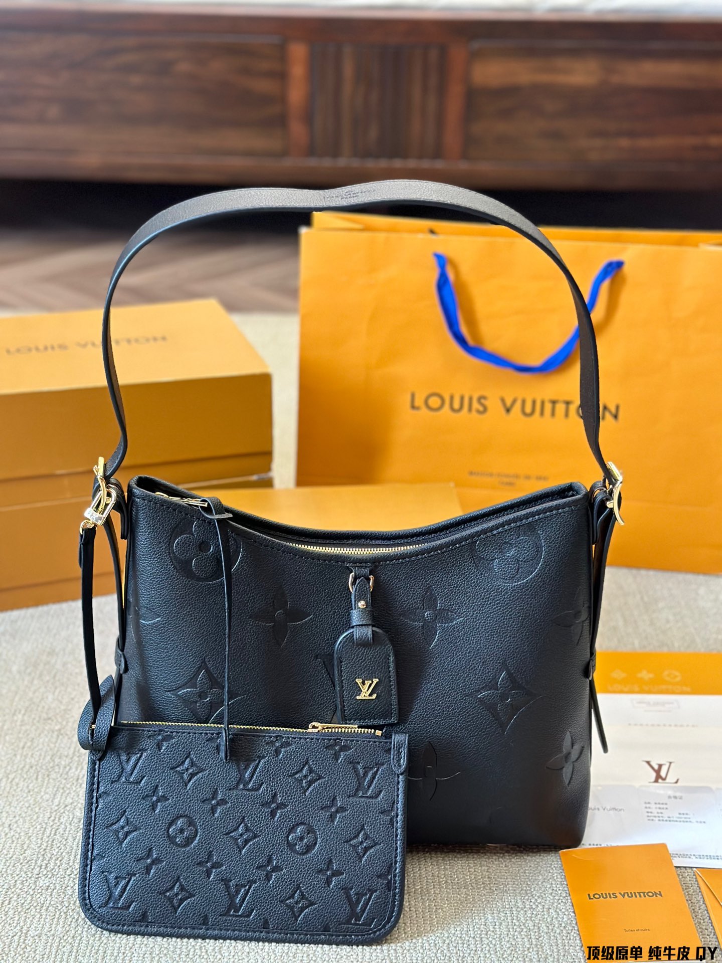 L design Classic Carryall handbag Cowhide made of