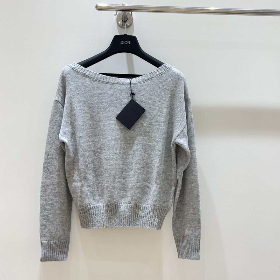 P25 Fashion and casual style one neck back triangle logo knitted long sleeved high-end women's top