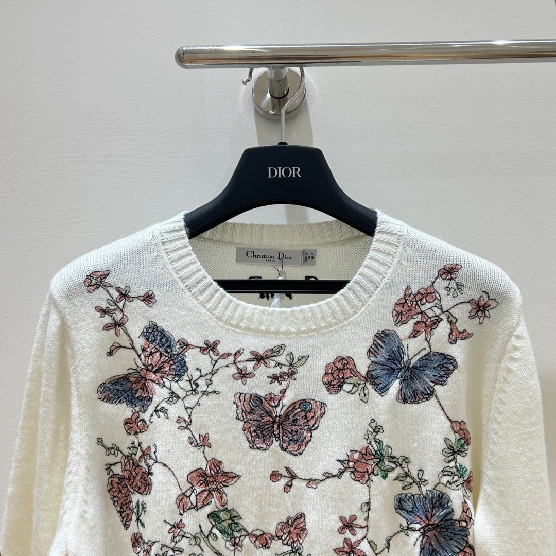 D25 early spring fashionable high-end women's clothing butterfly flower embroidery round neck knitted long sleeved top
