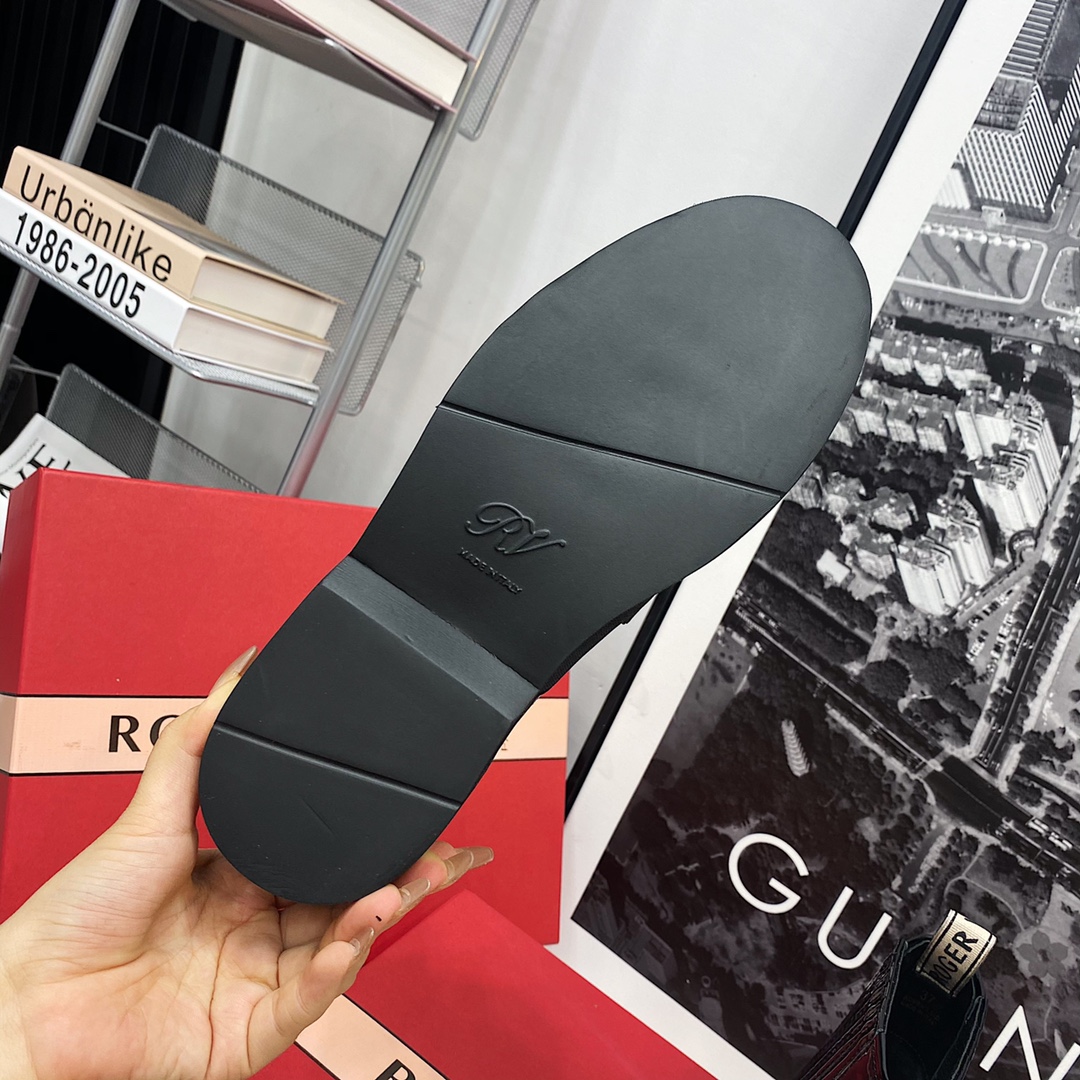 Roger Vivier leather buckle short ankle boots