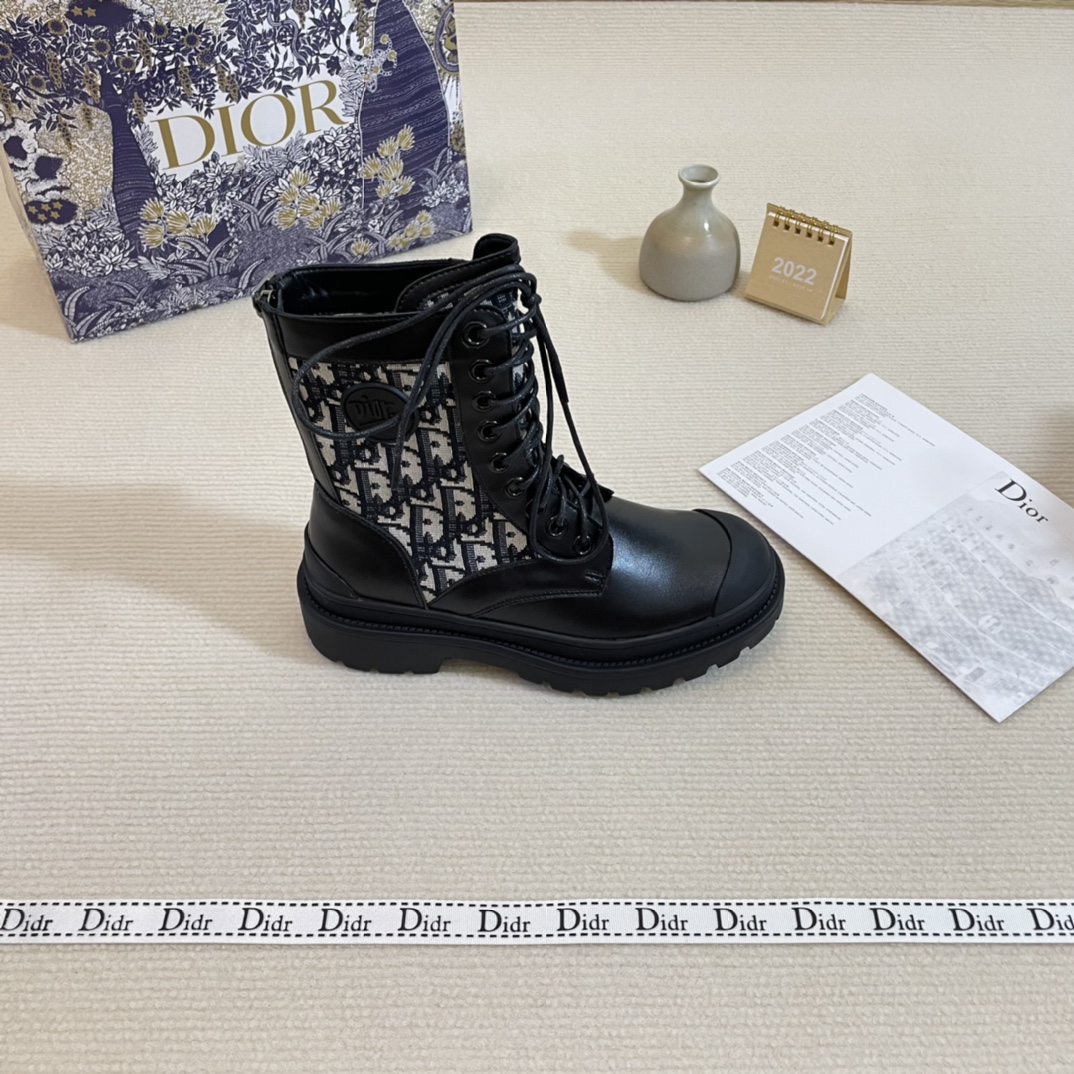 Dior new retro embroidery shorts ankle boots