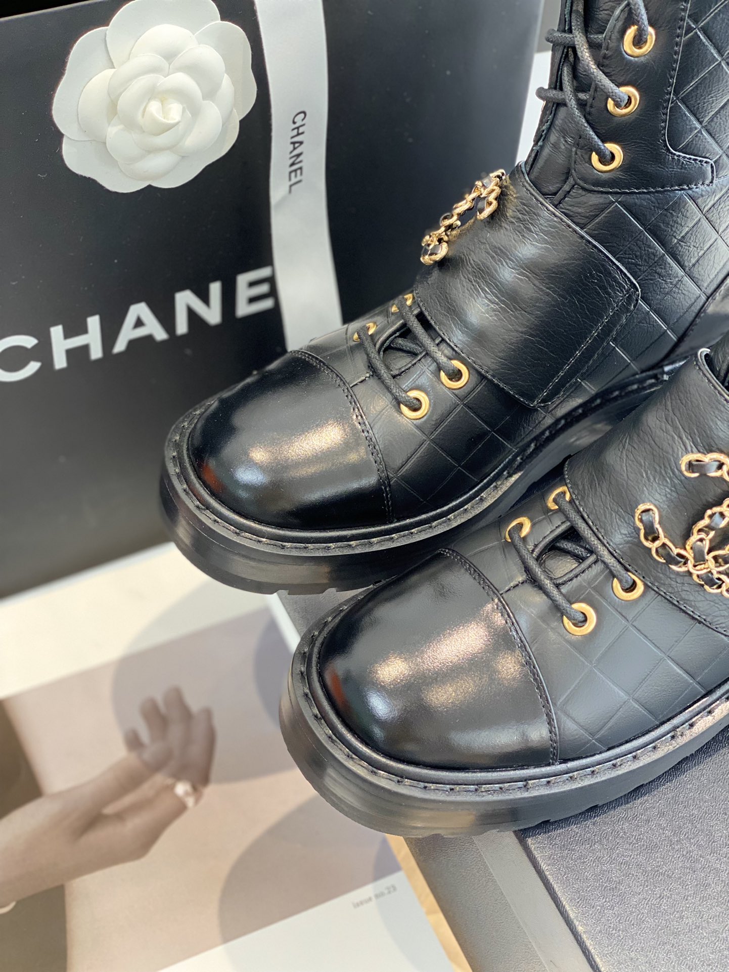 C design 's new Velcro boots