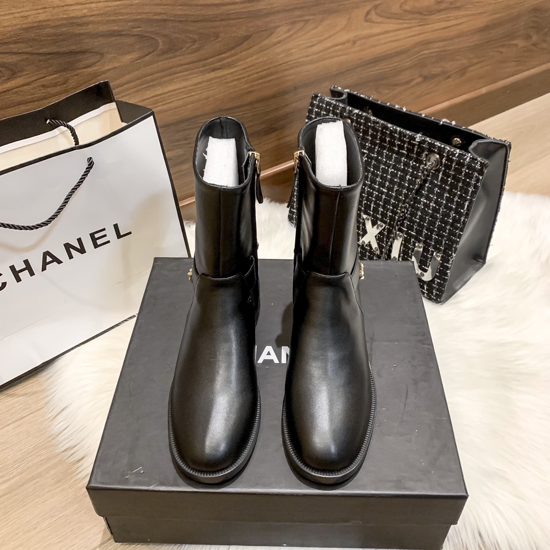 C design  new chain boots