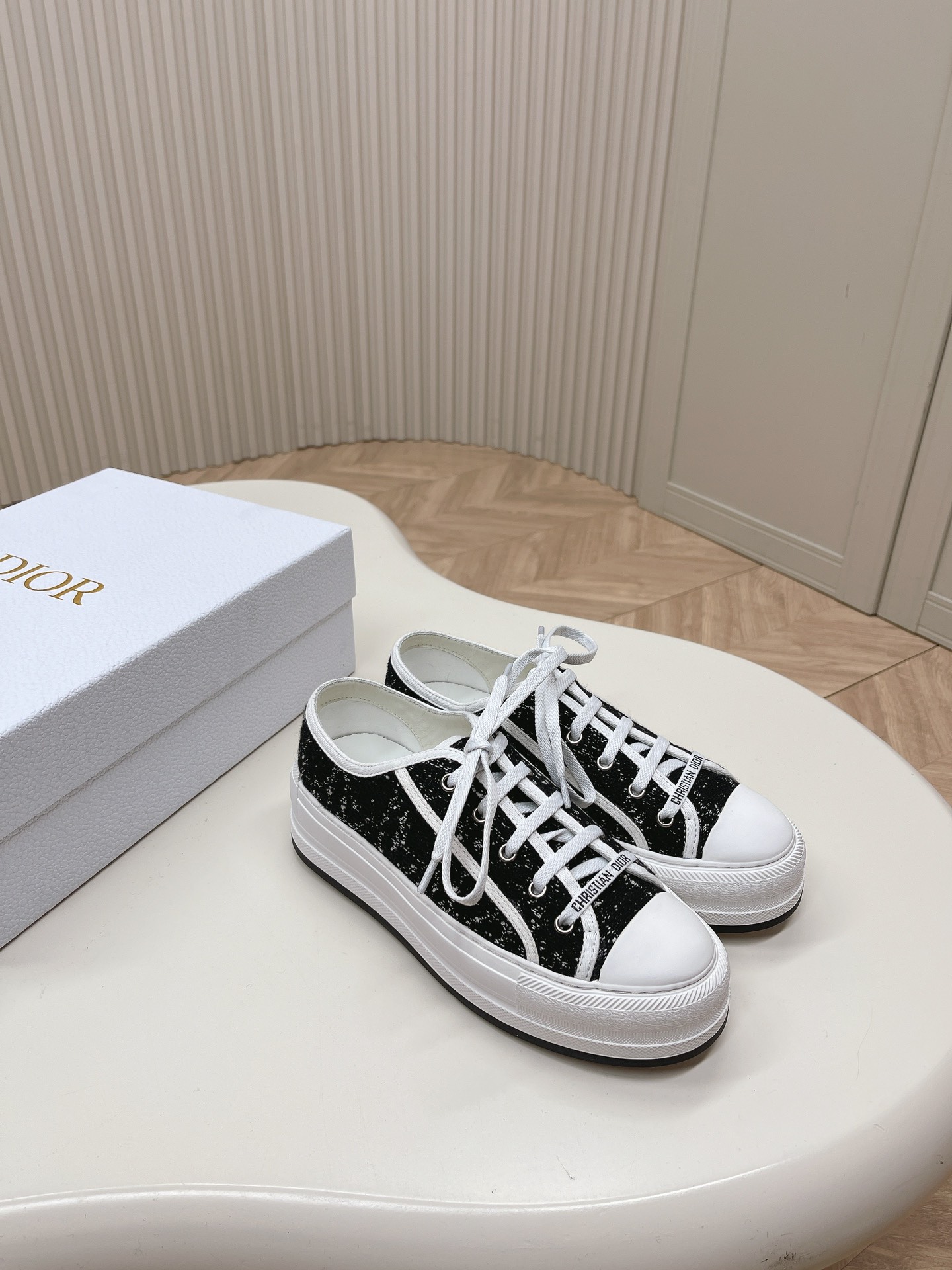 Dior 2024 Walk'n Collection Old Flower Embroidery Thick Canvas Shoes Casual Sneakers