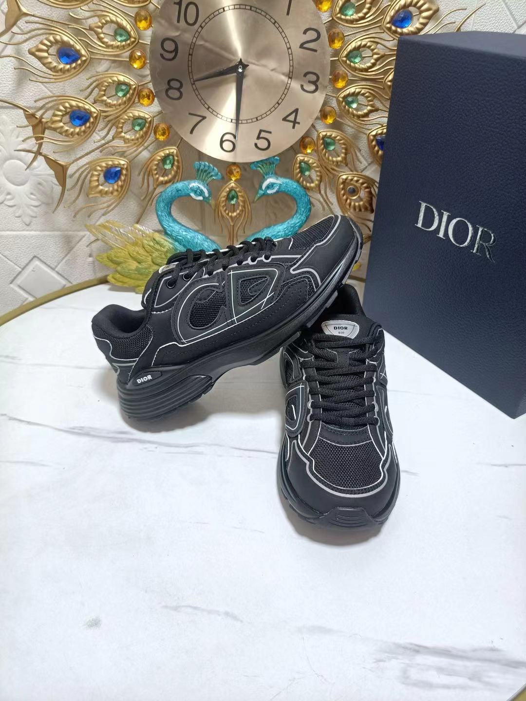 D design versatile sneakers