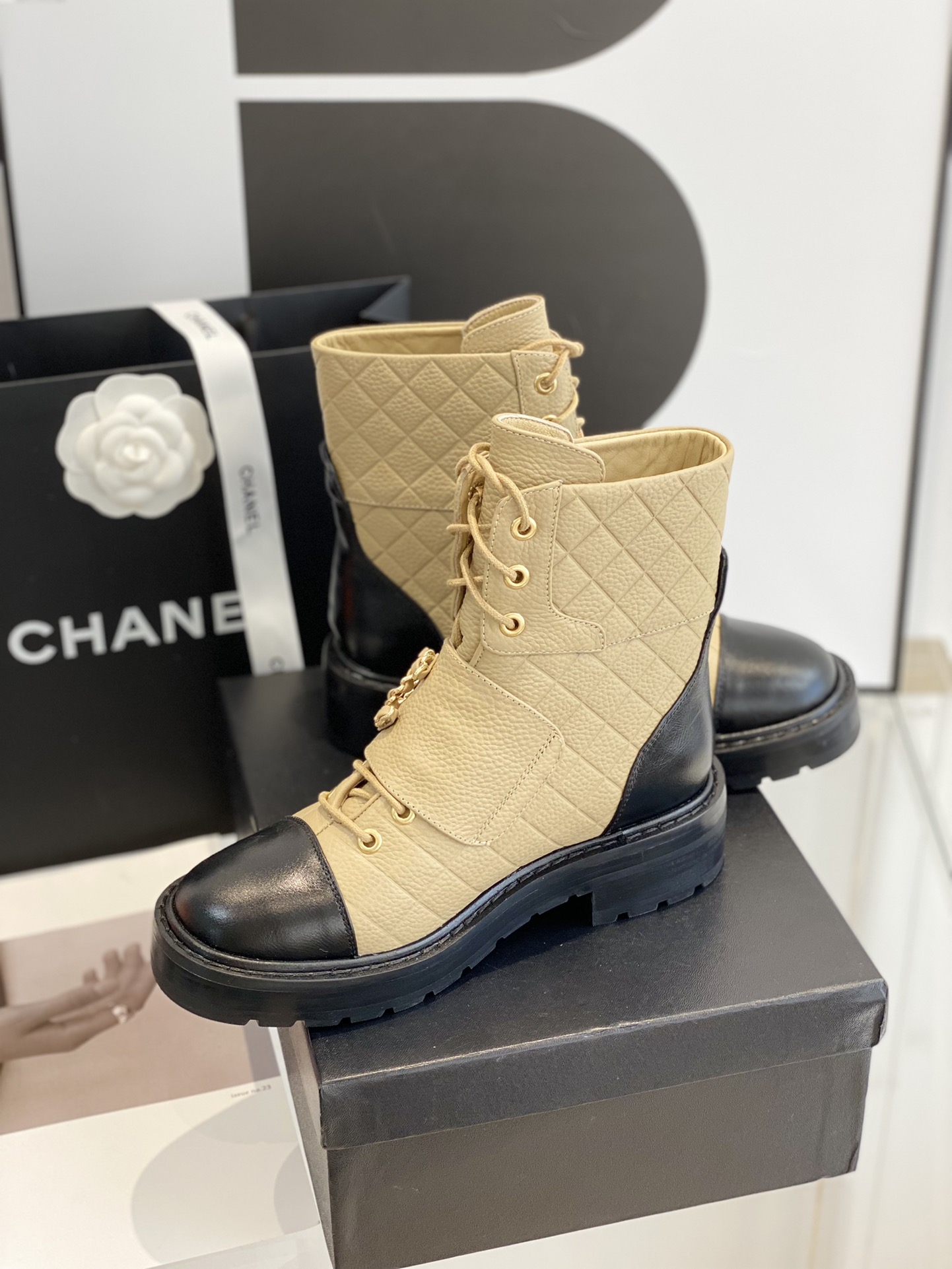 C design 's new Velcro boots