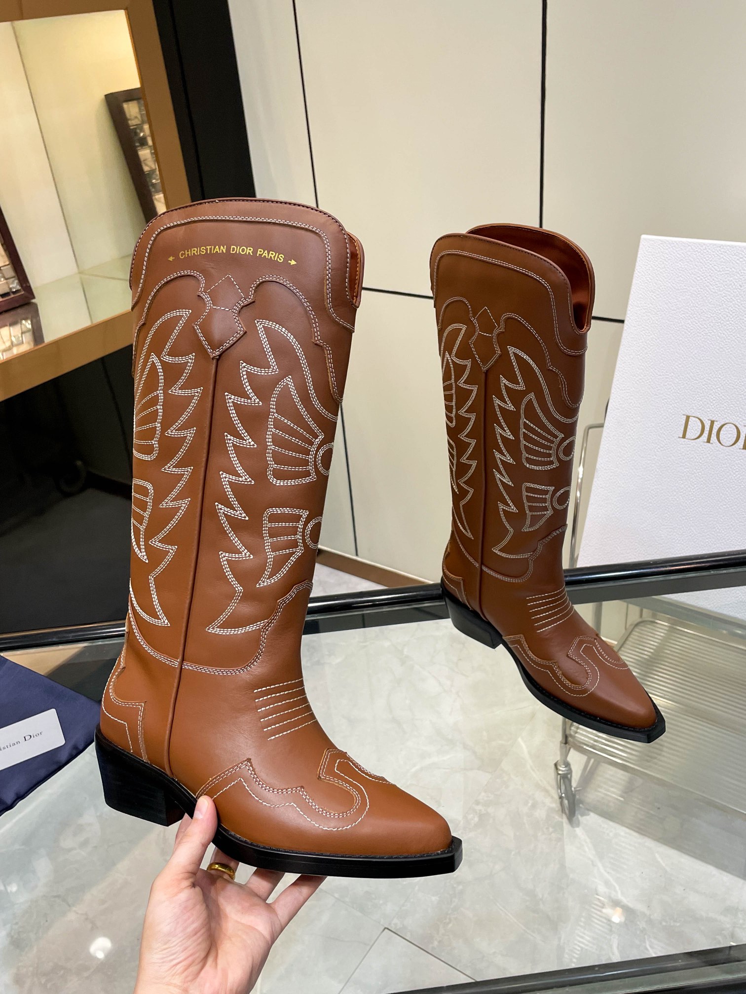 D Design embroidered women shoes thick heel boots