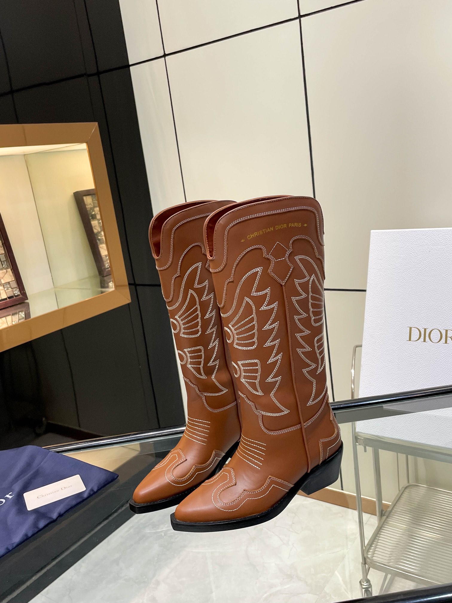 D Design embroidered women shoes thick heel boots