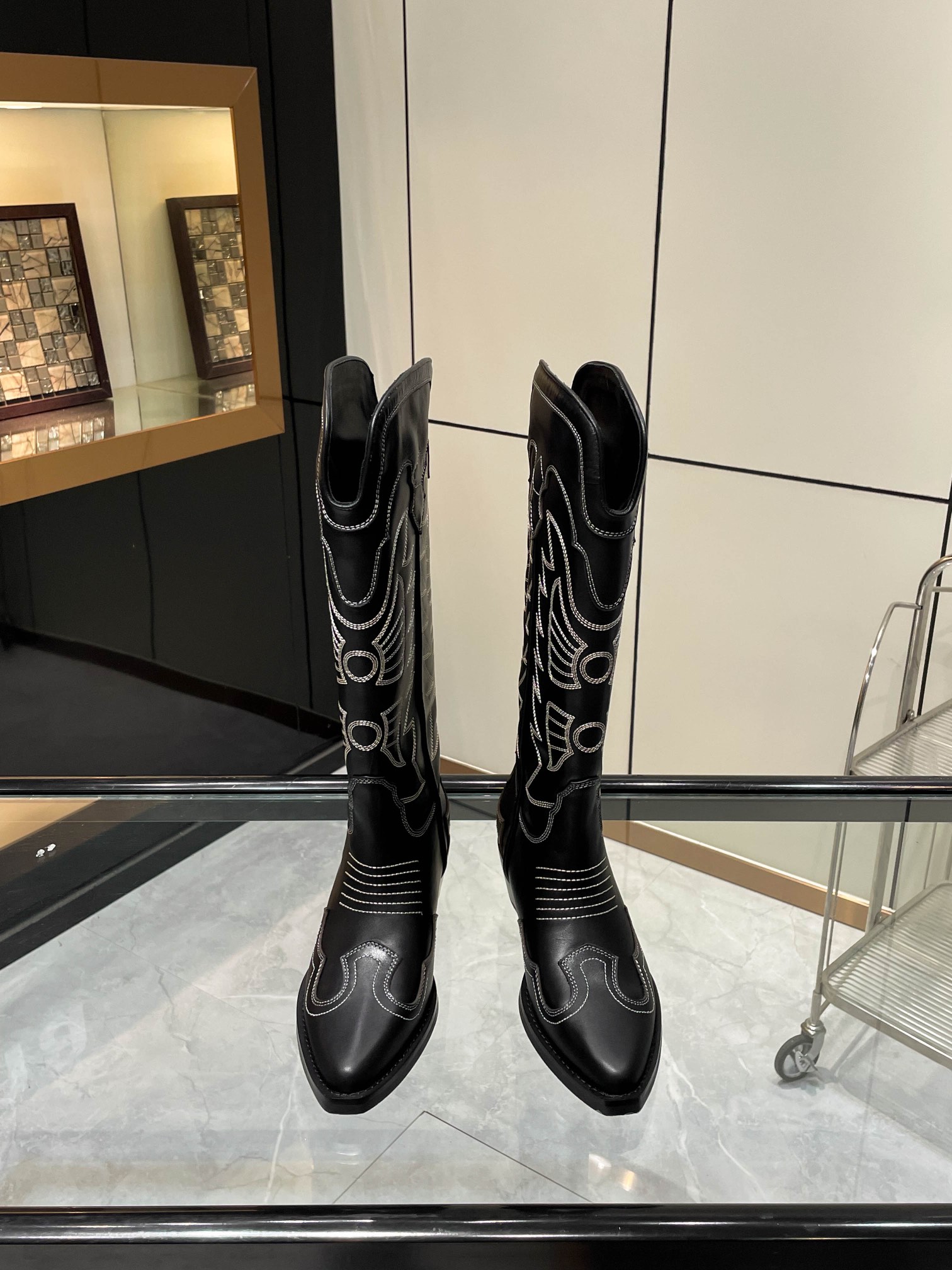 D Design embroidered women shoes thick heel boots