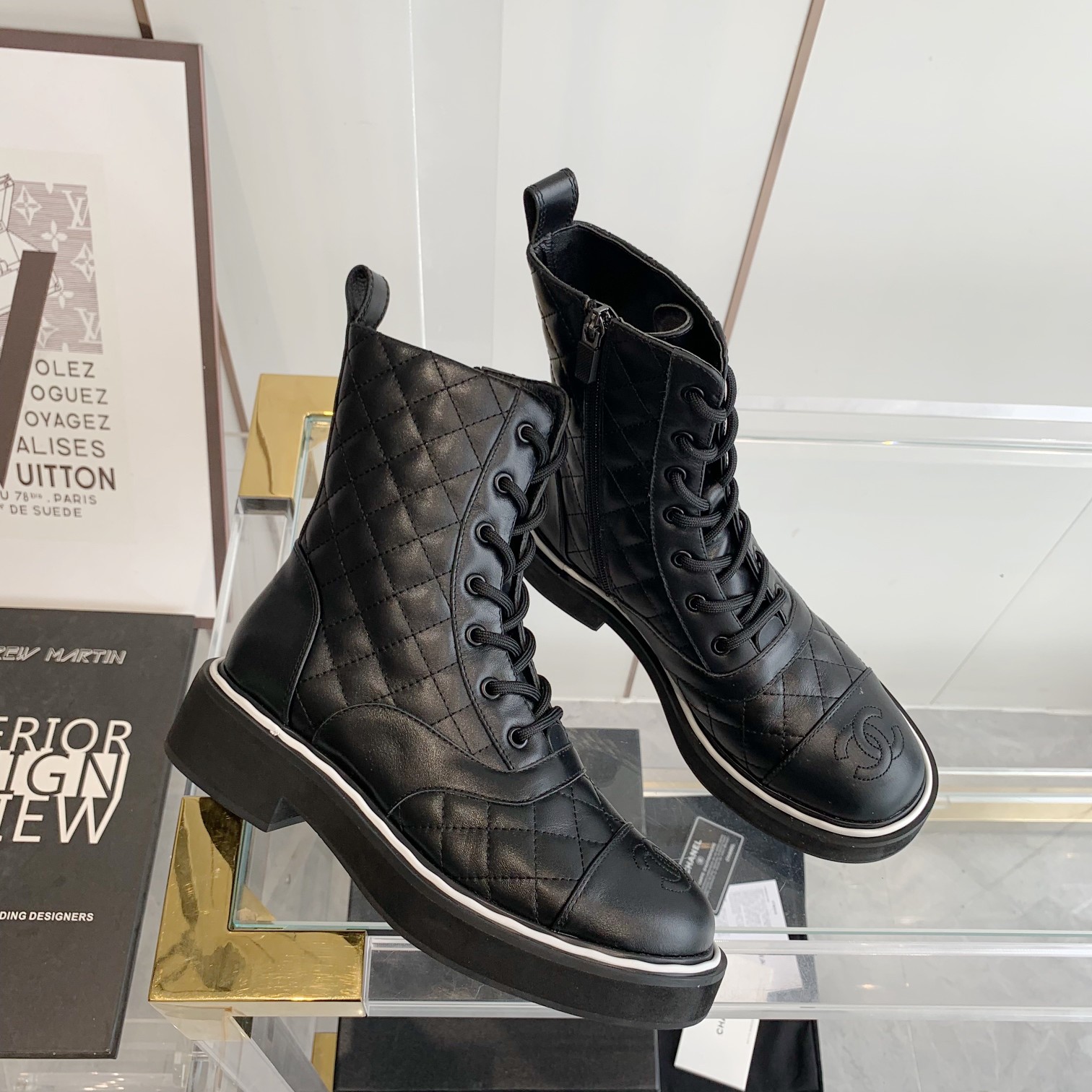 C design  new show the latest models of boots