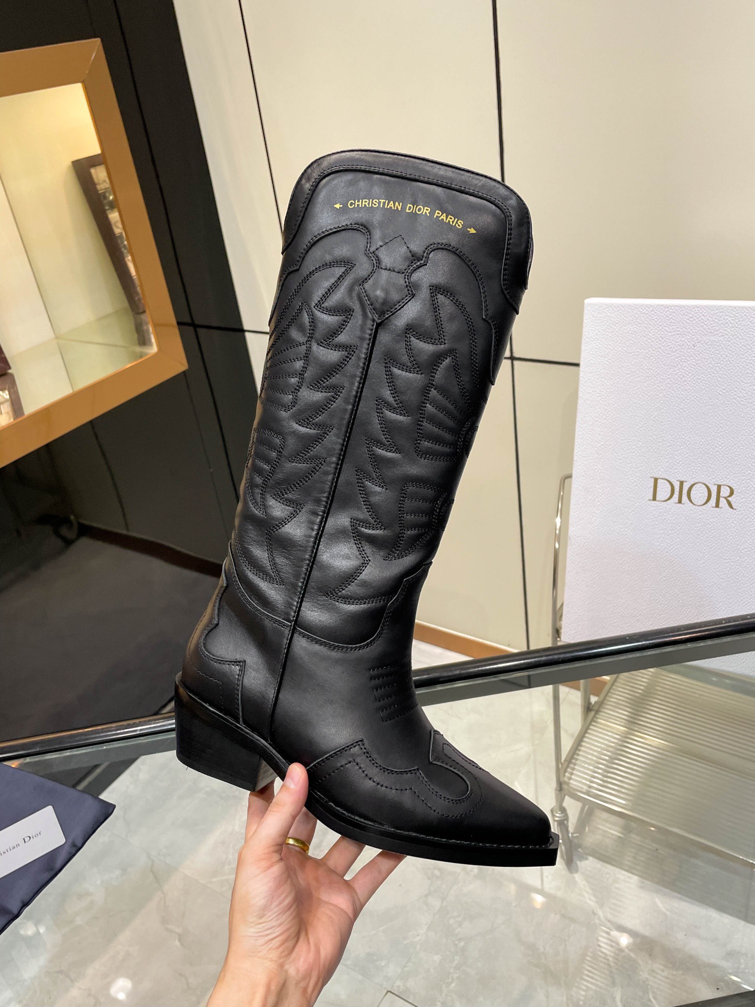 D Design embroidered women shoes thick heel boots