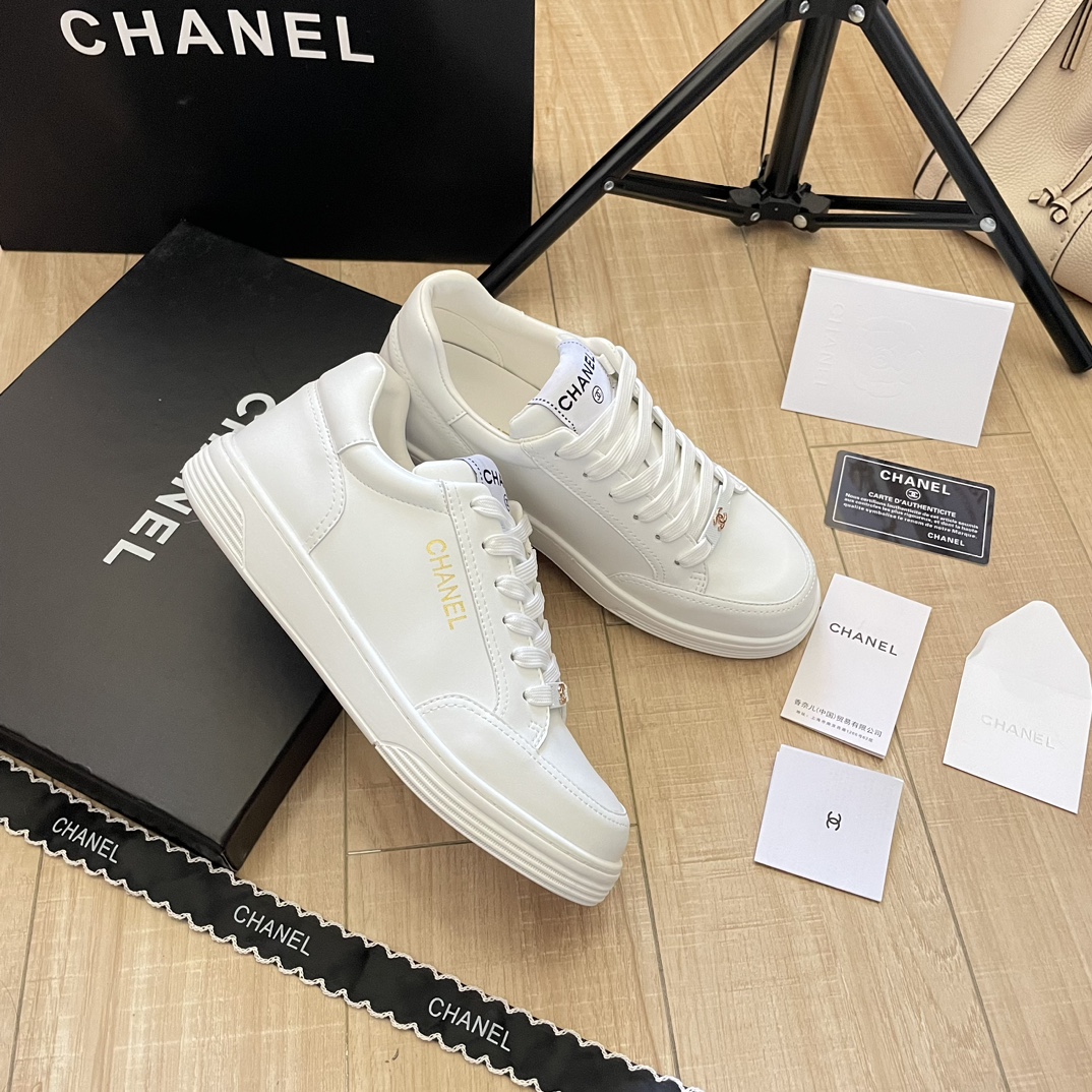C design  gold buckle letter sneakers/casual shoes
