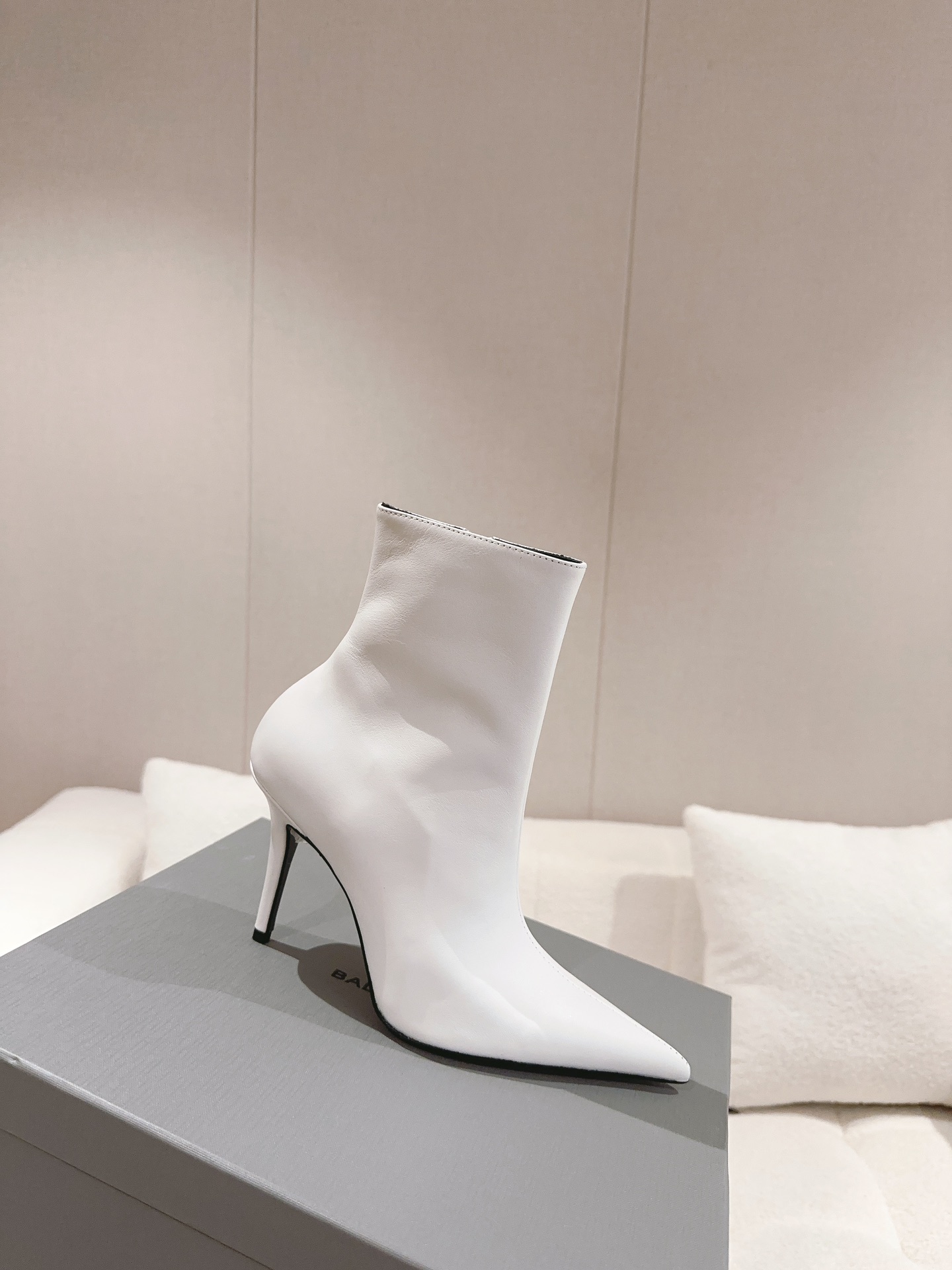 Balenciaga 2023/Pointed Toe Zip Boots