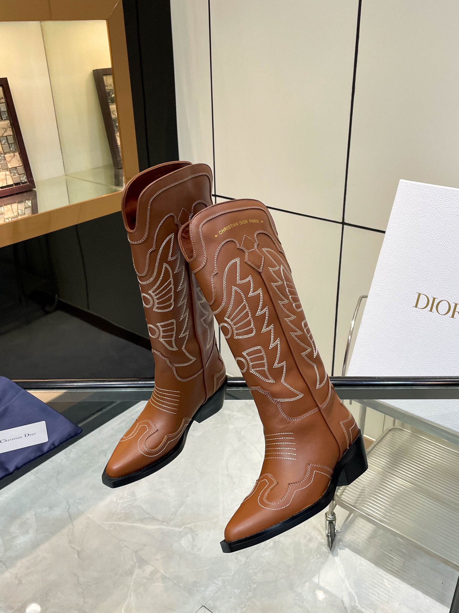 D Design embroidered women shoes thick heel boots