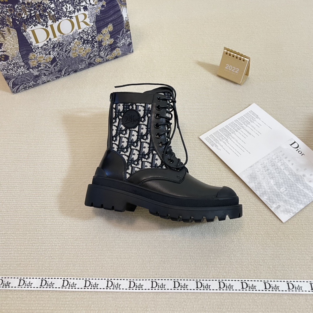 Dior new retro embroidery shorts ankle boots