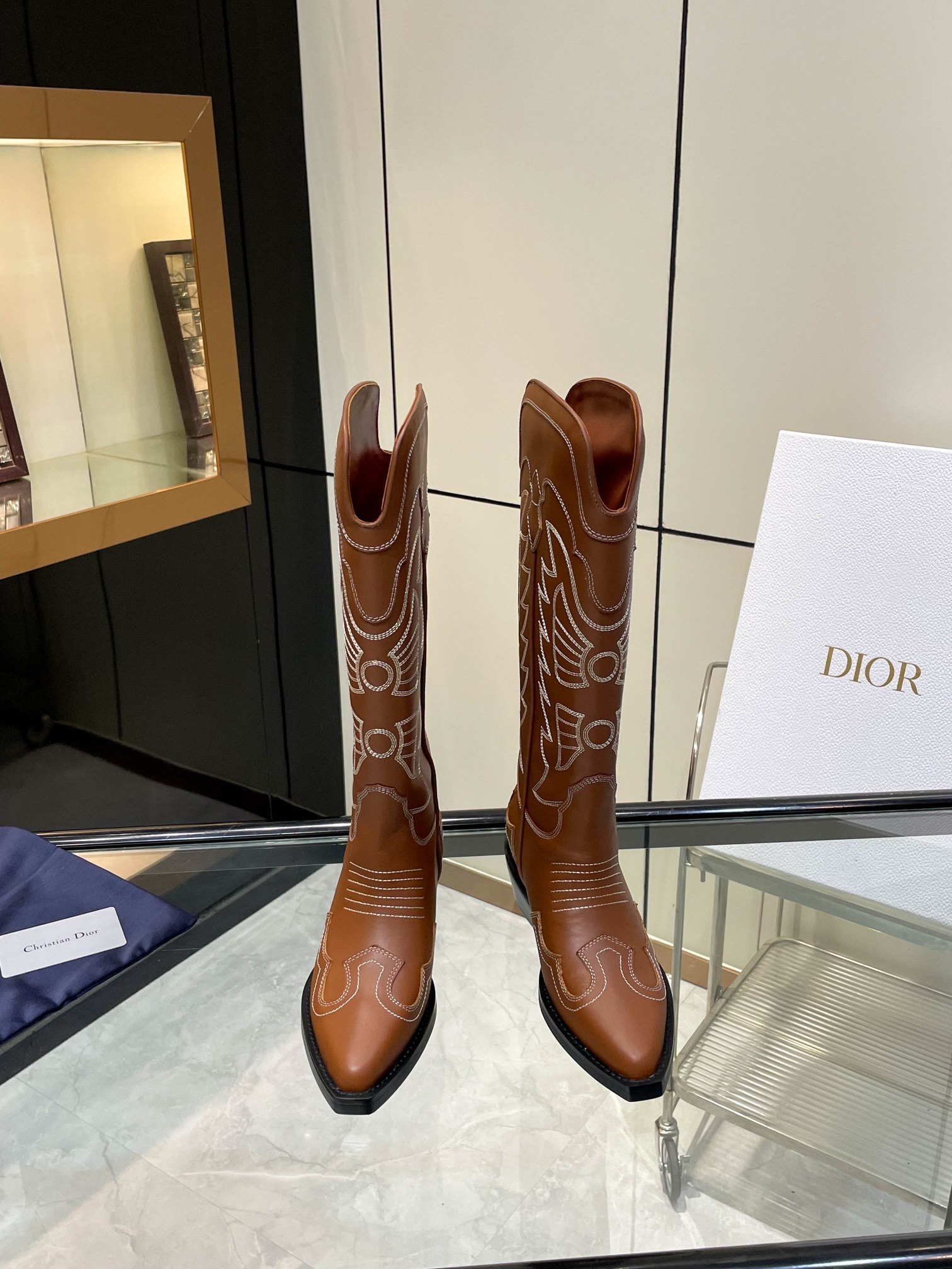 D Design embroidered women shoes thick heel boots