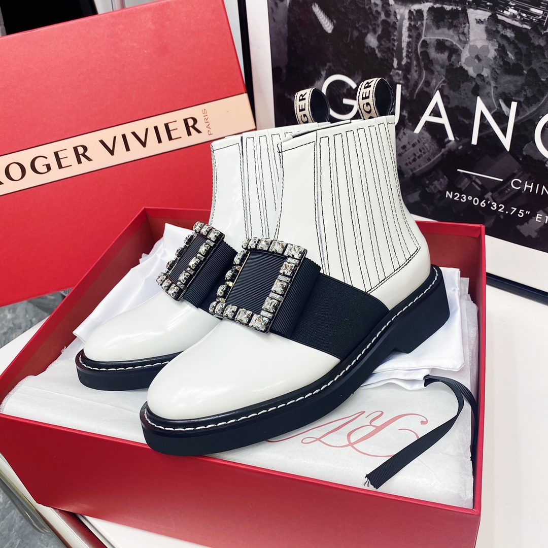 Roger Vivier leather buckle short ankle boots