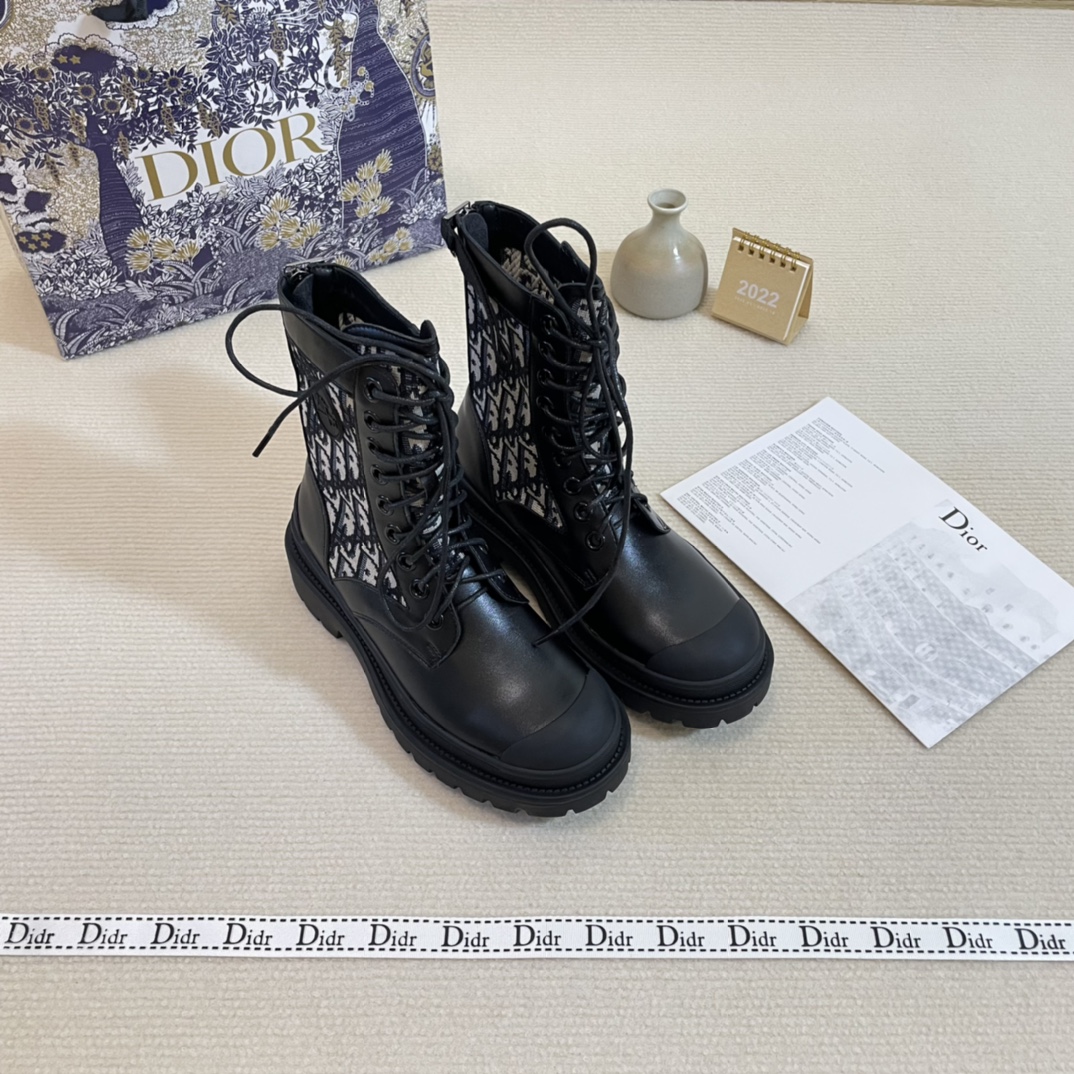 Dior new retro embroidery shorts ankle boots