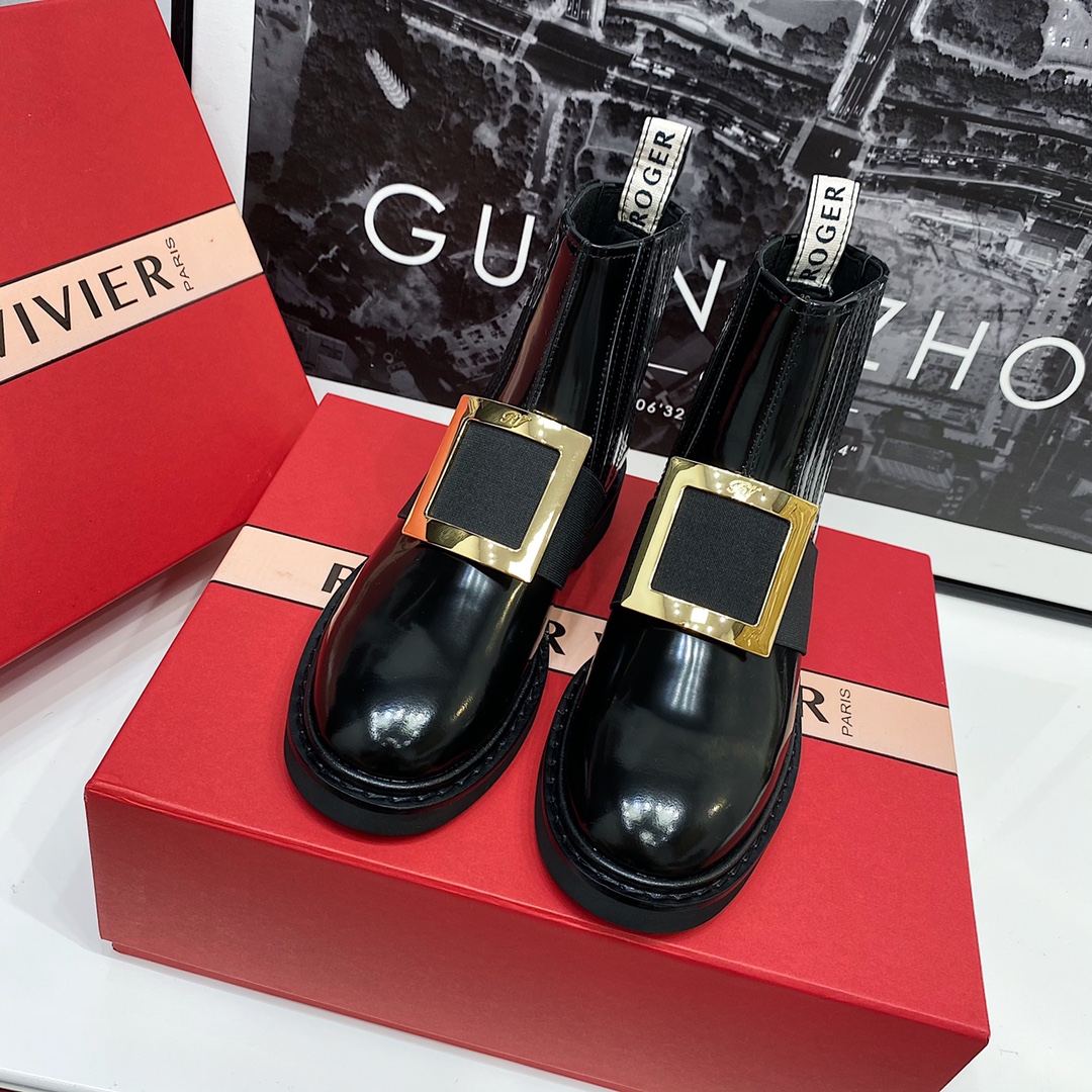 Roger Vivier leather buckle short ankle boots