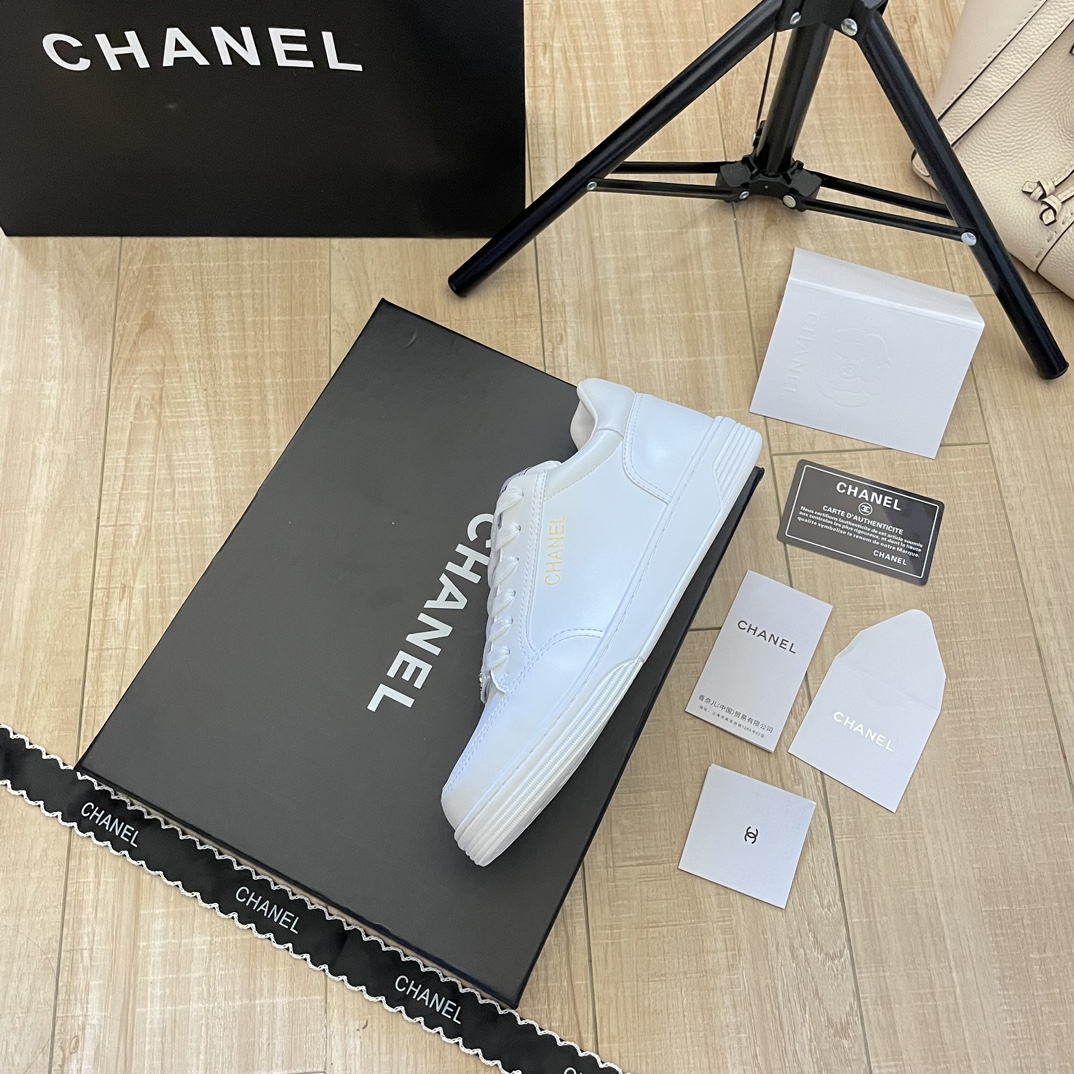 C design  gold buckle letter sneakers/casual shoes