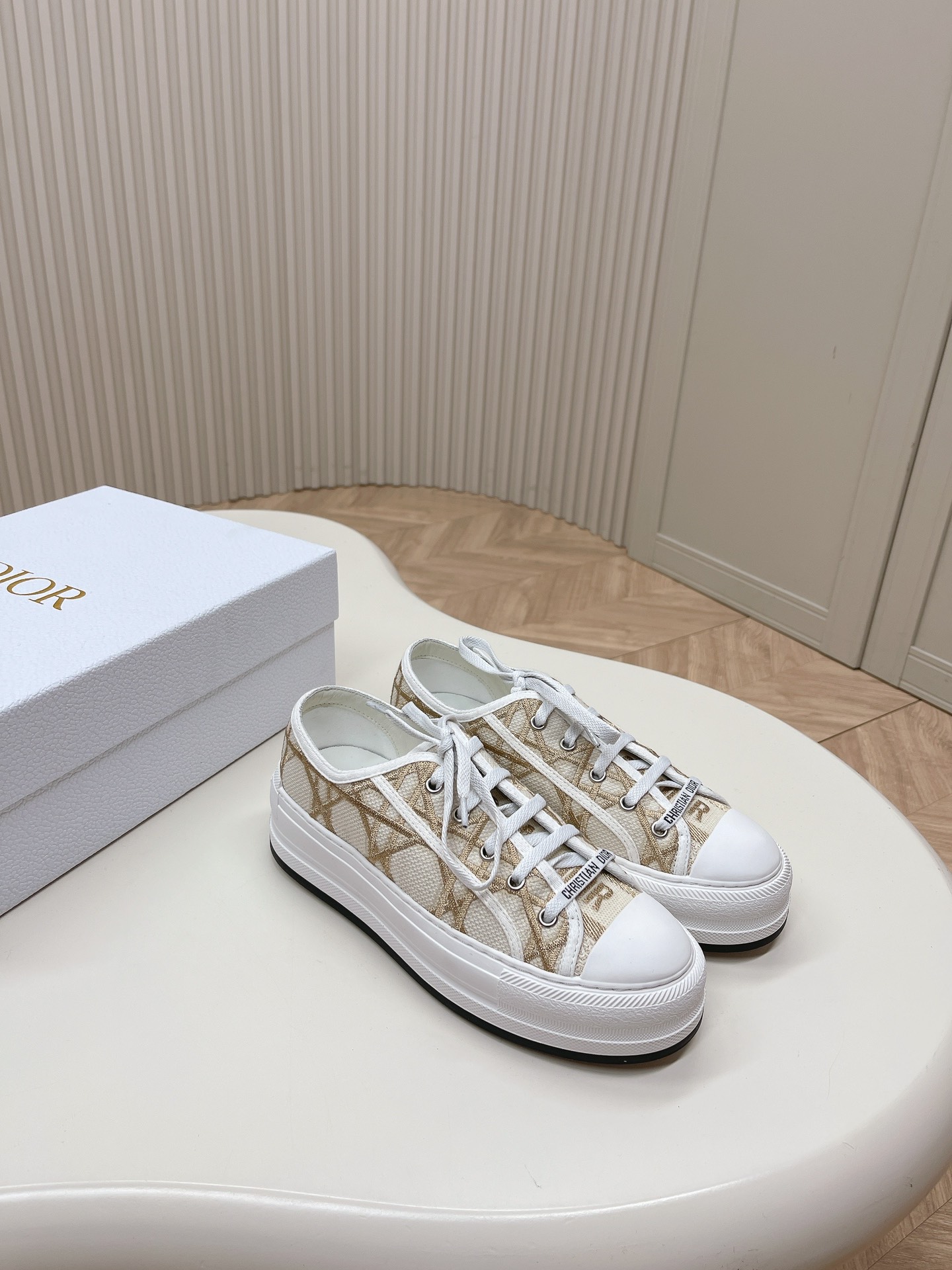 Dior 2024 Walk'n Collection Old Flower Embroidery Thick Canvas Shoes Casual Sneakers