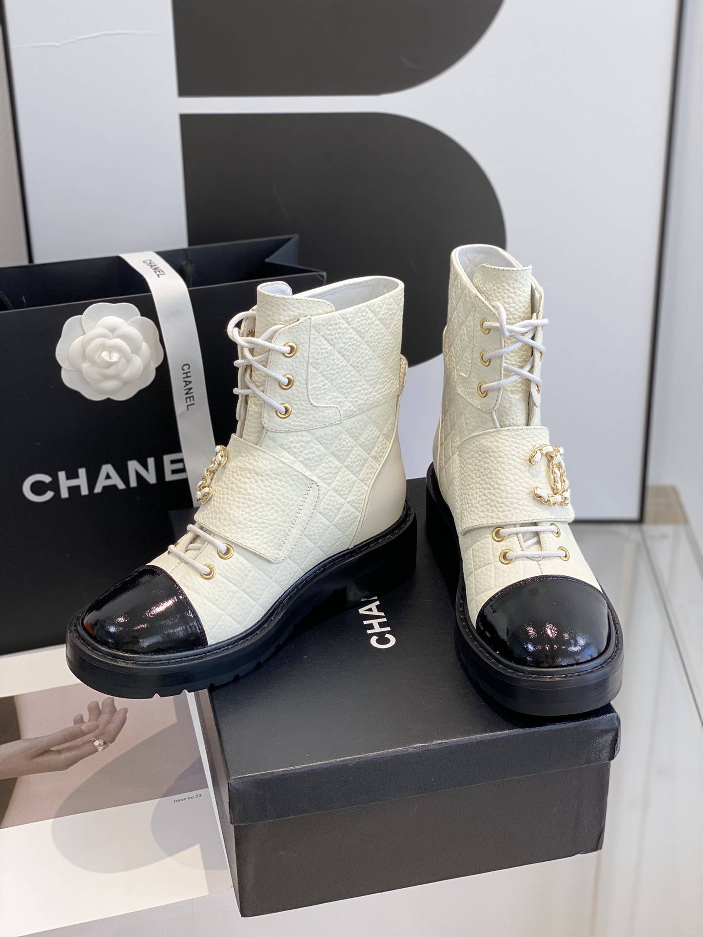 C design 's new Velcro boots