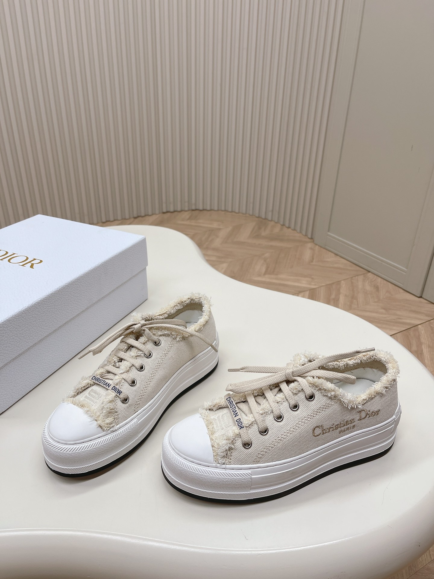 Dior 2024 Walk'n Collection Old Flower Embroidery Thick Canvas Shoes Casual Sneakers