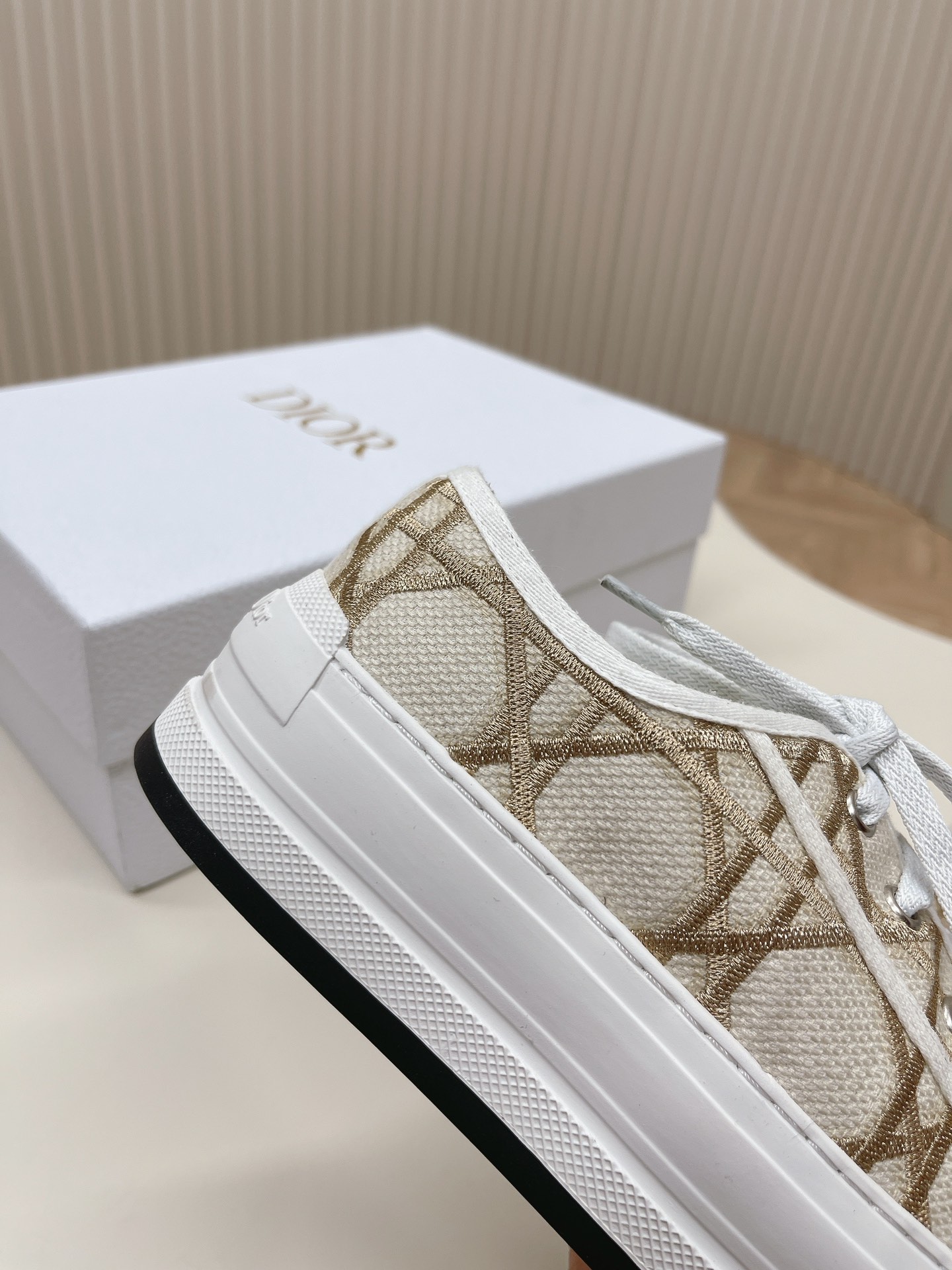 Dior 2024 Walk'n Collection Old Flower Embroidery Thick Canvas Shoes Casual Sneakers