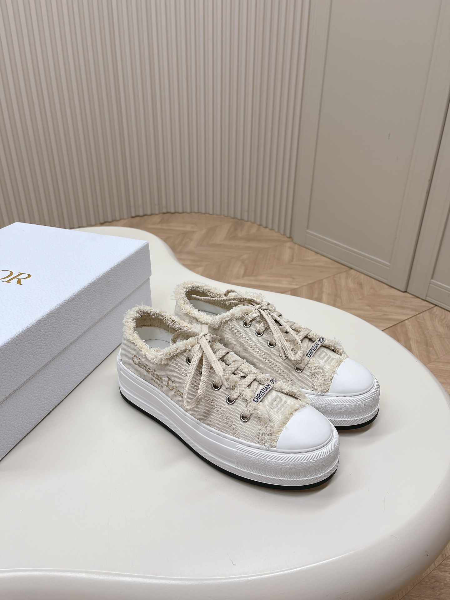 Dior 2024 Walk'n Collection Old Flower Embroidery Thick Canvas Shoes Casual Sneakers