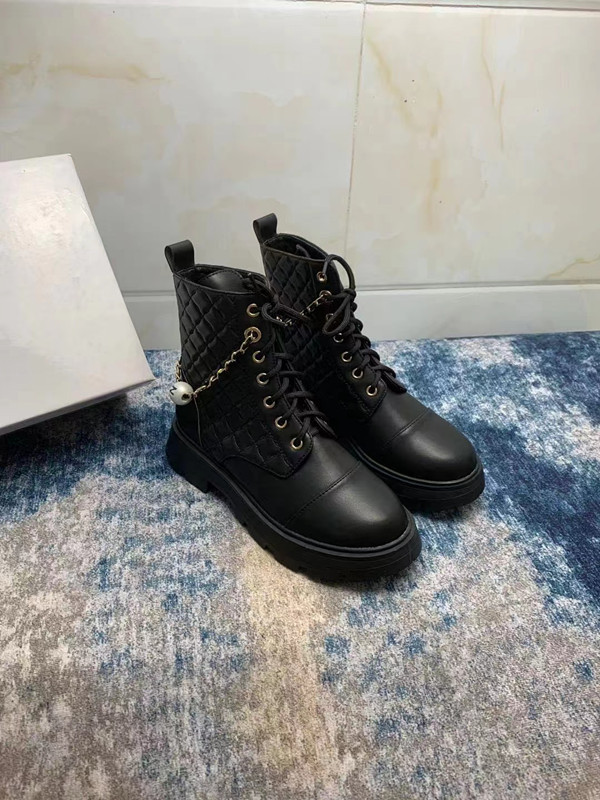 C design  Temperament lady pearl boots