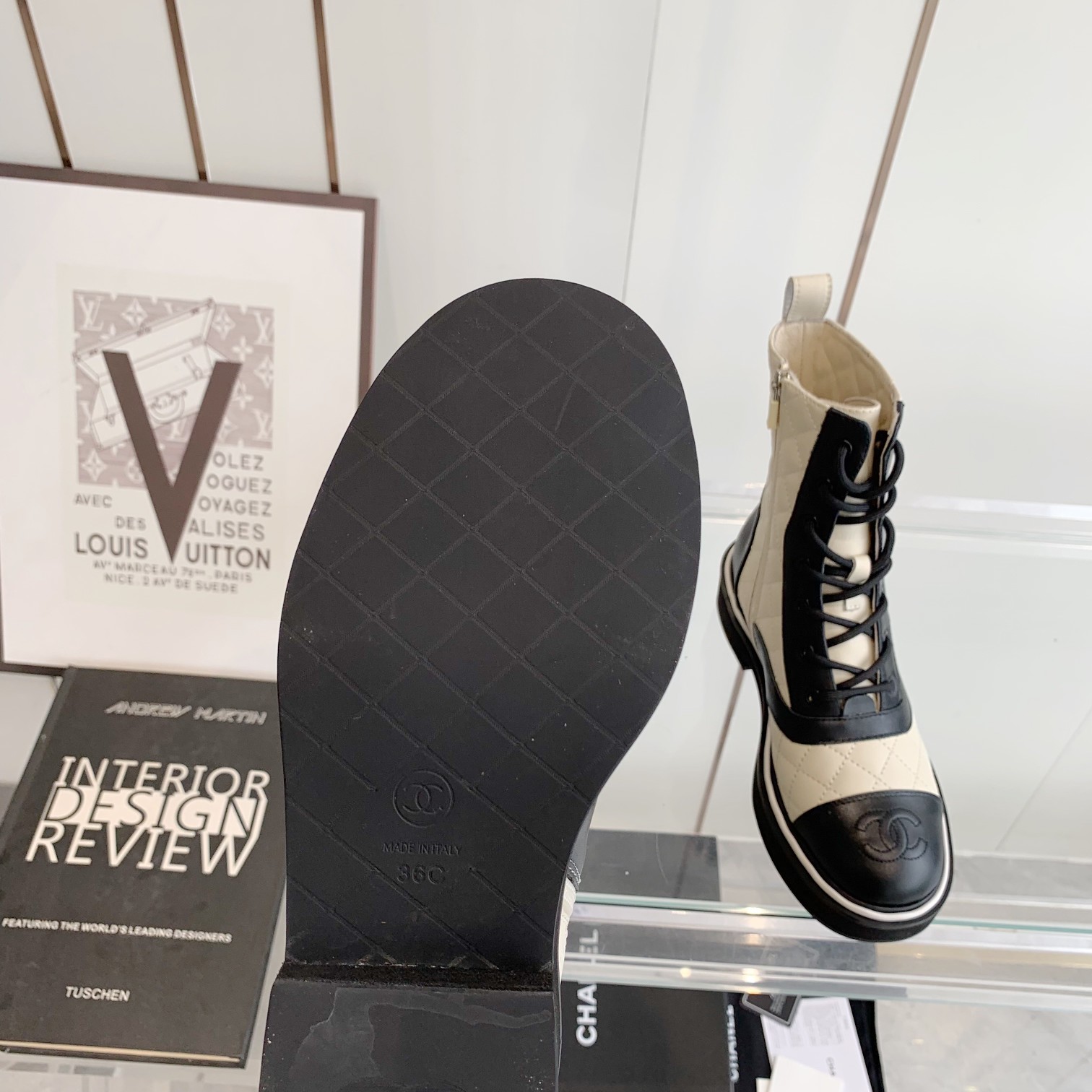 C design  new show the latest models of boots