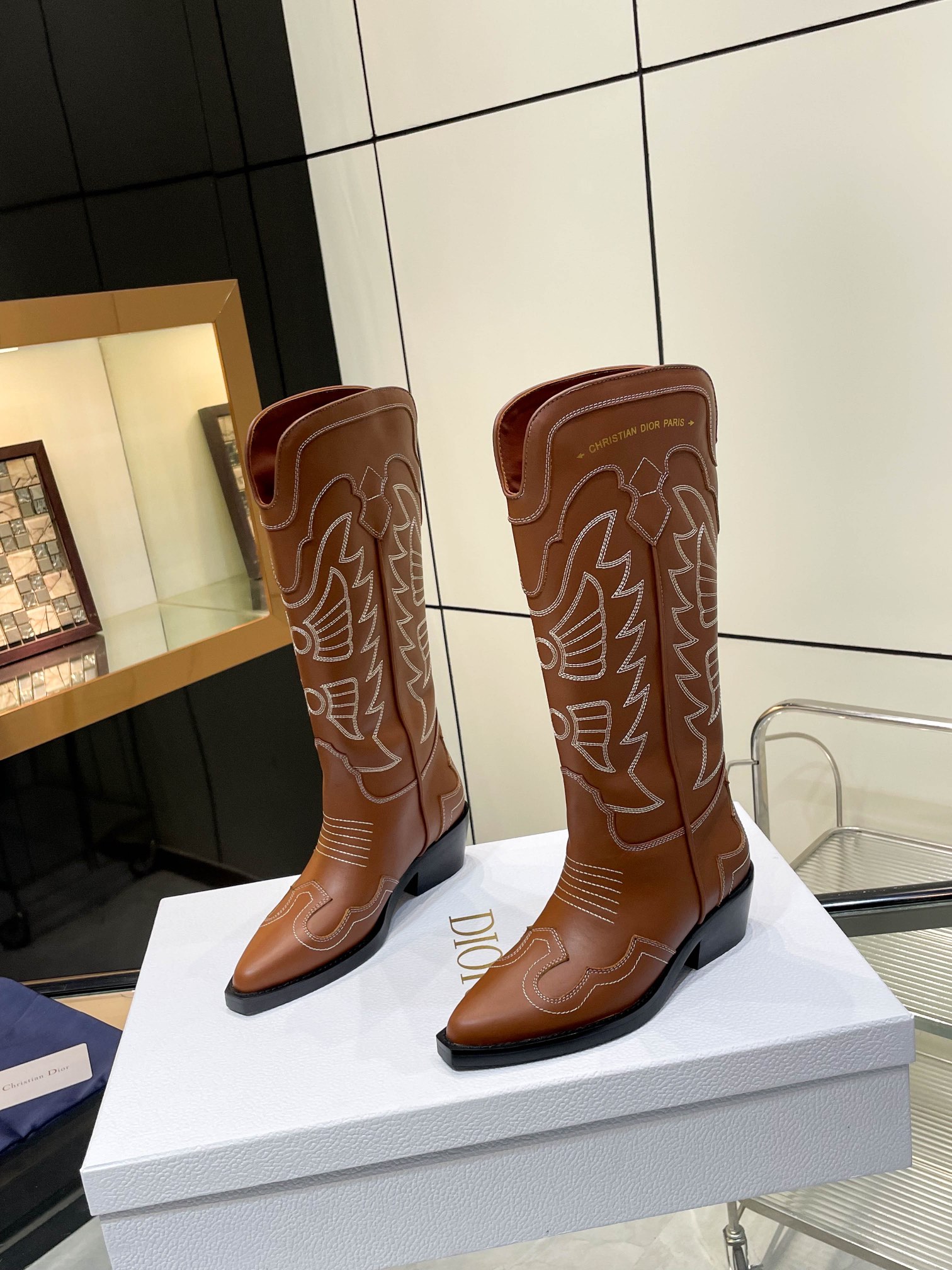 D Design embroidered women shoes thick heel boots