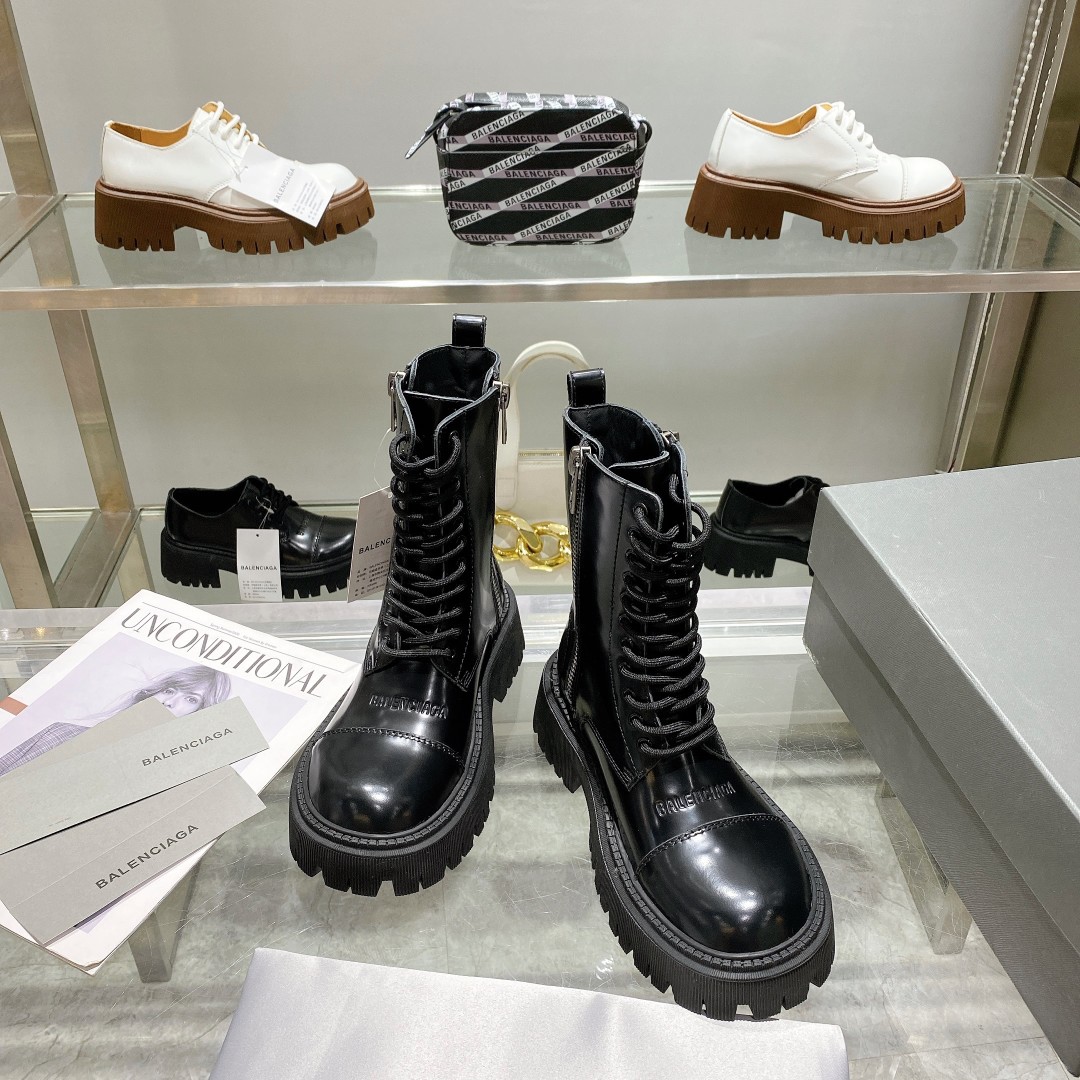 Balenciaga women's  lace-up Martin boots