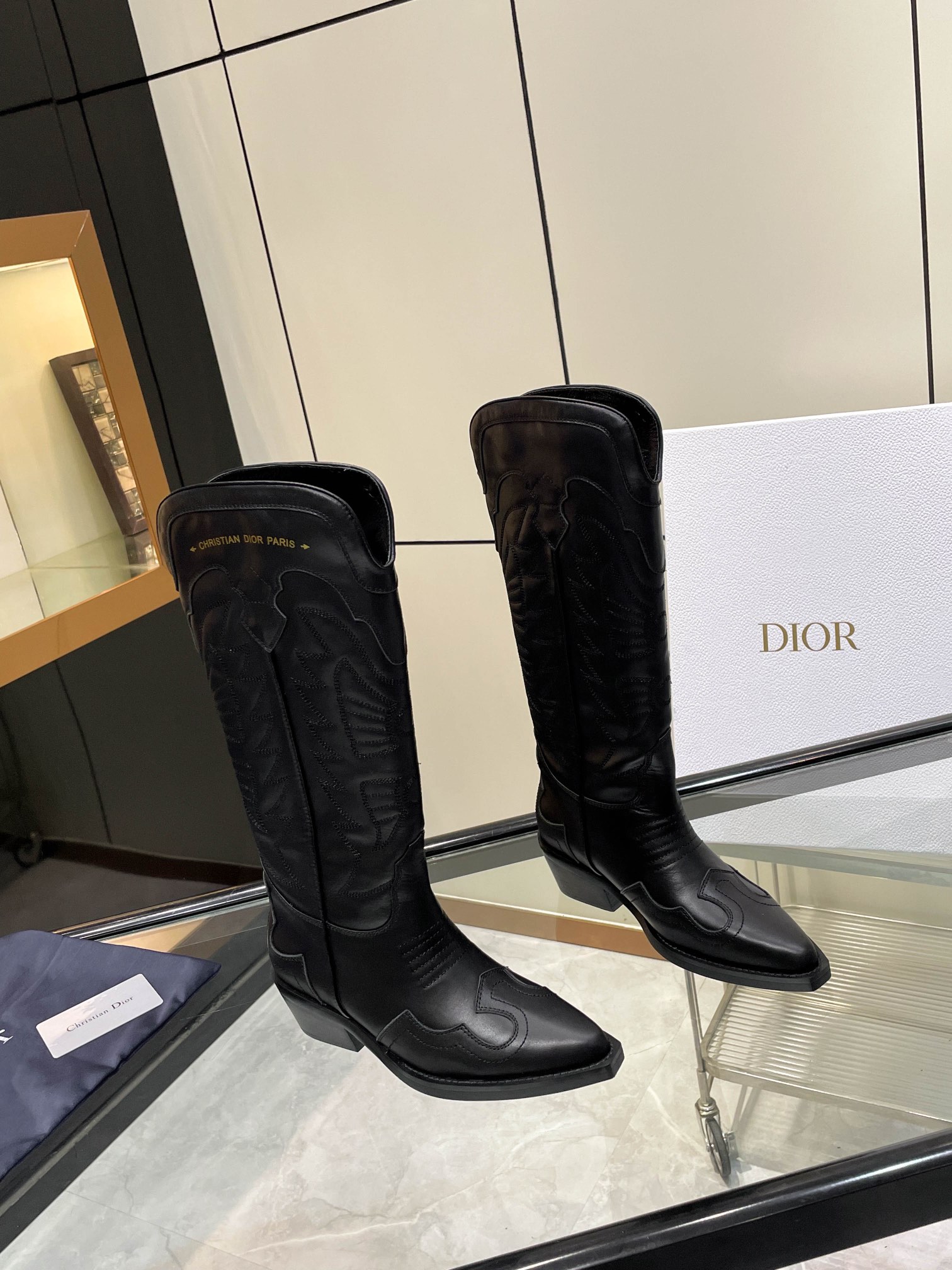 D Design embroidered women shoes thick heel boots