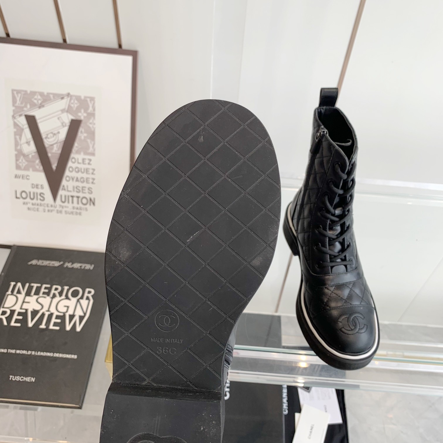 C design  new show the latest models of boots