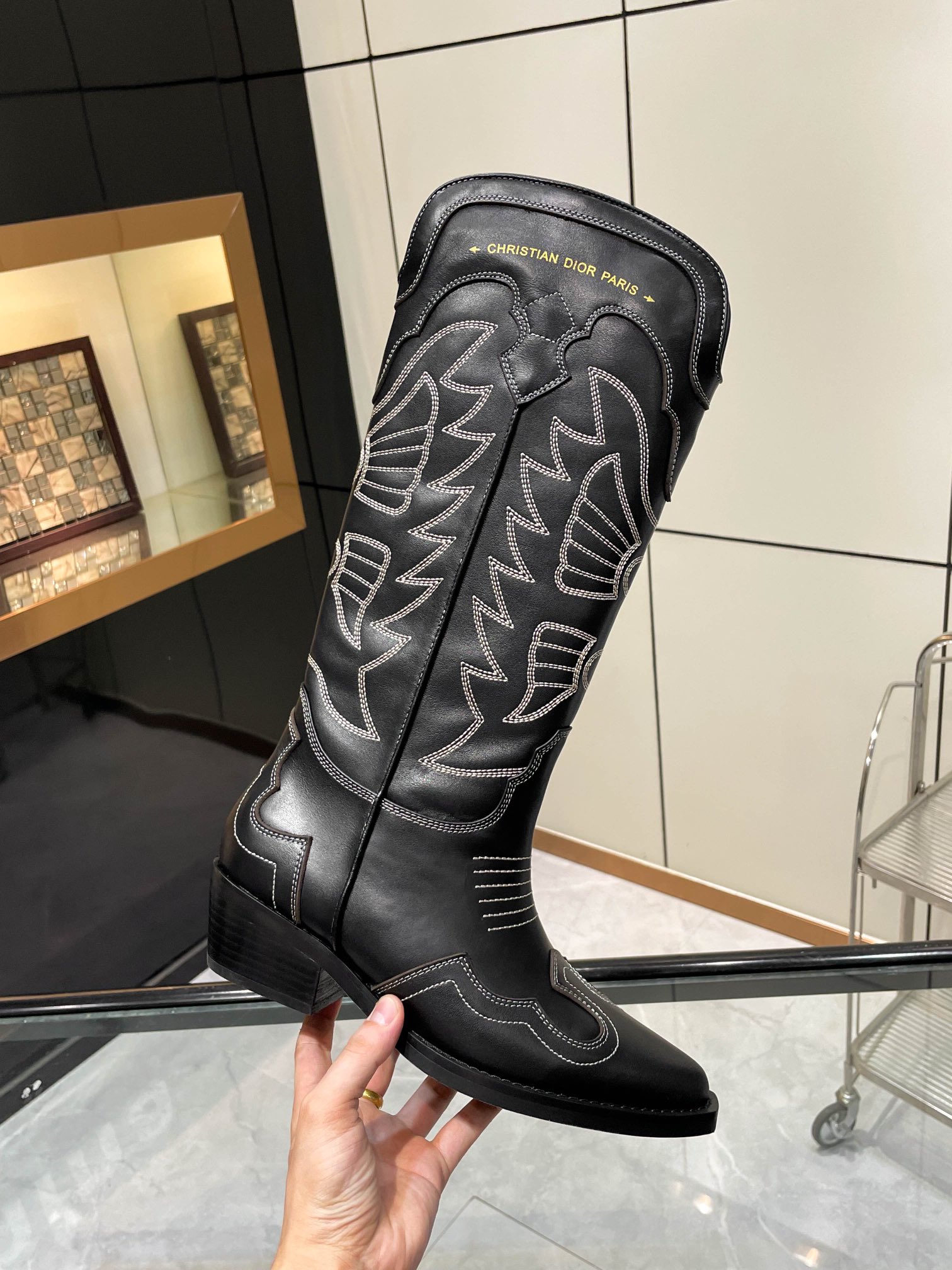 D Design embroidered women shoes thick heel boots