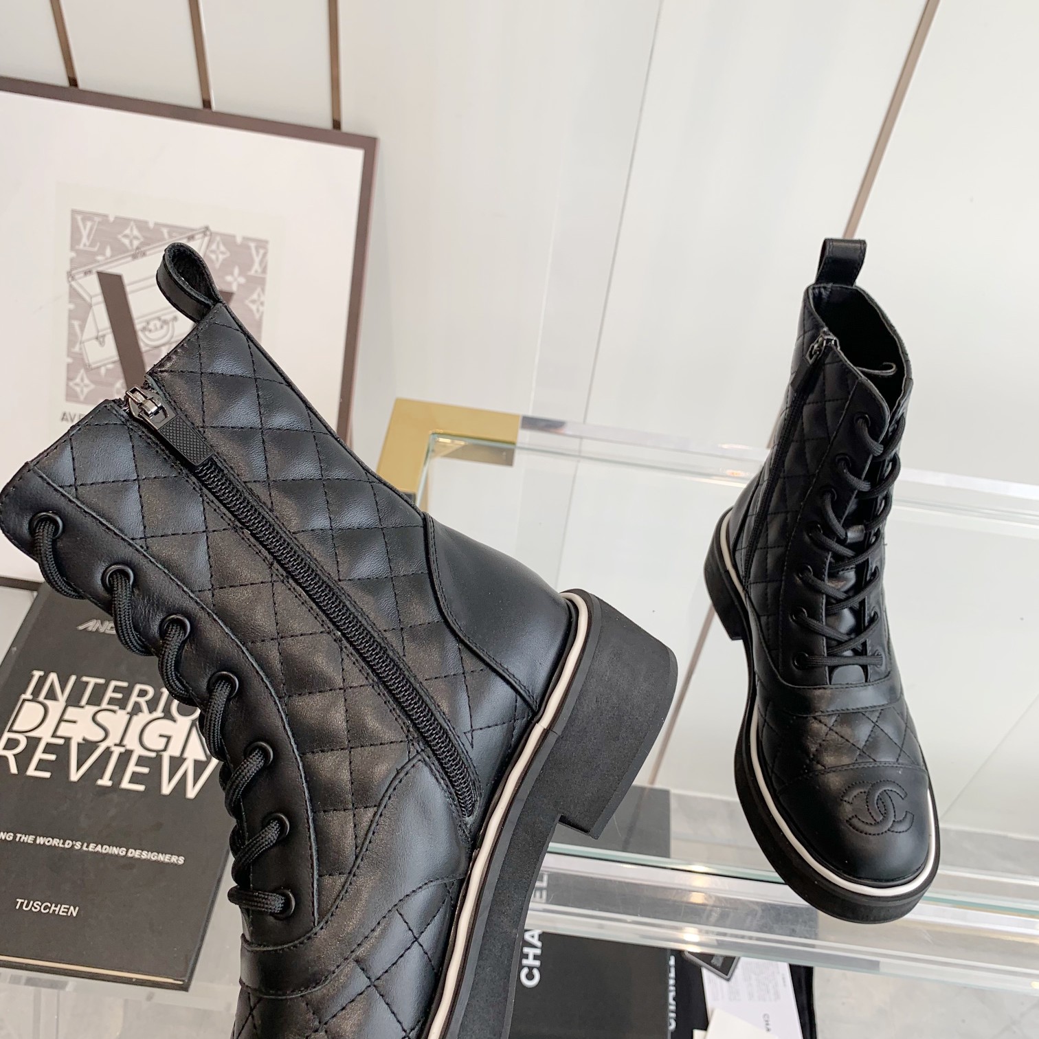 C design  new show the latest models of boots