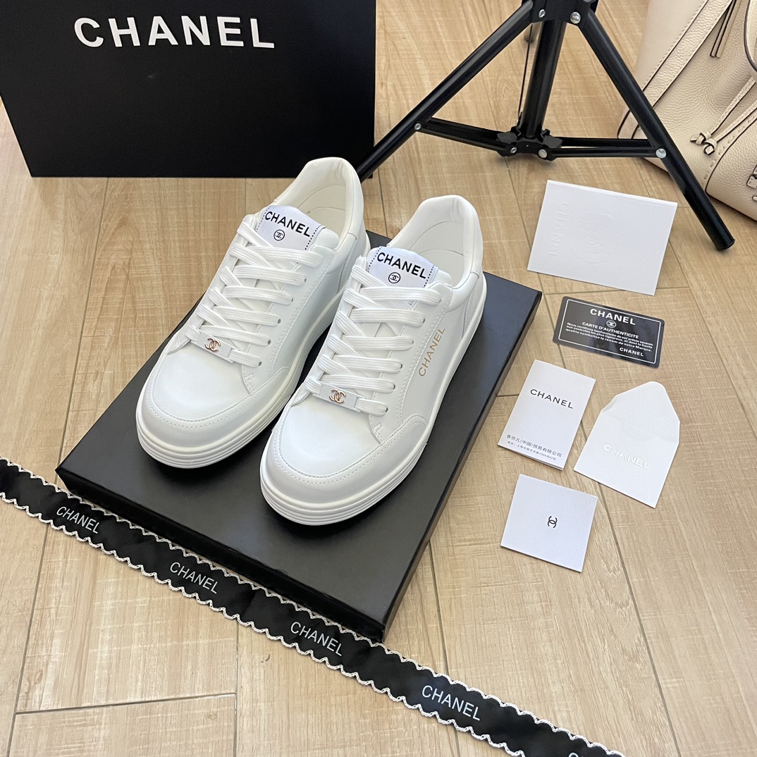 C design  gold buckle letter sneakers/casual shoes