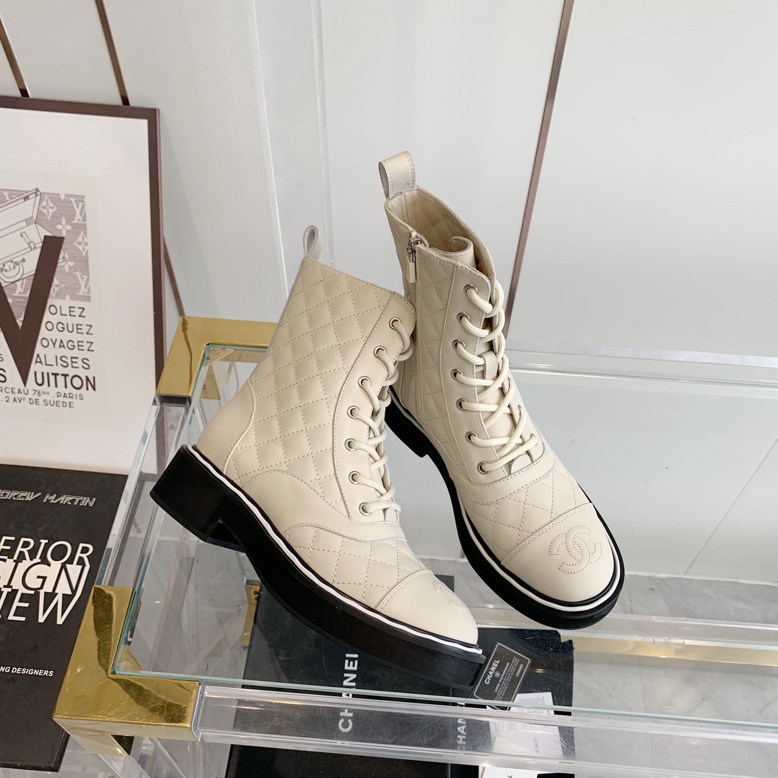 C design  new show the latest models of boots