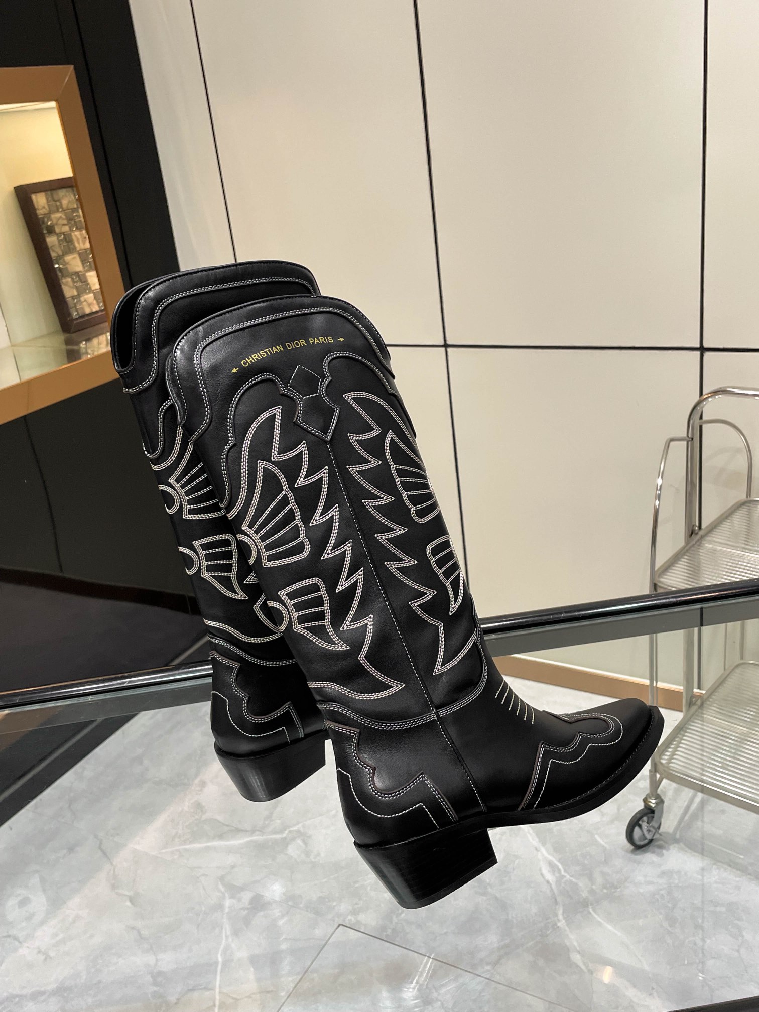 D Design embroidered women shoes thick heel boots