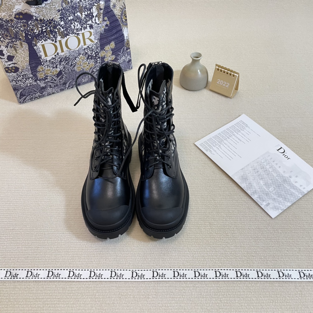 Dior new retro embroidery shorts ankle boots